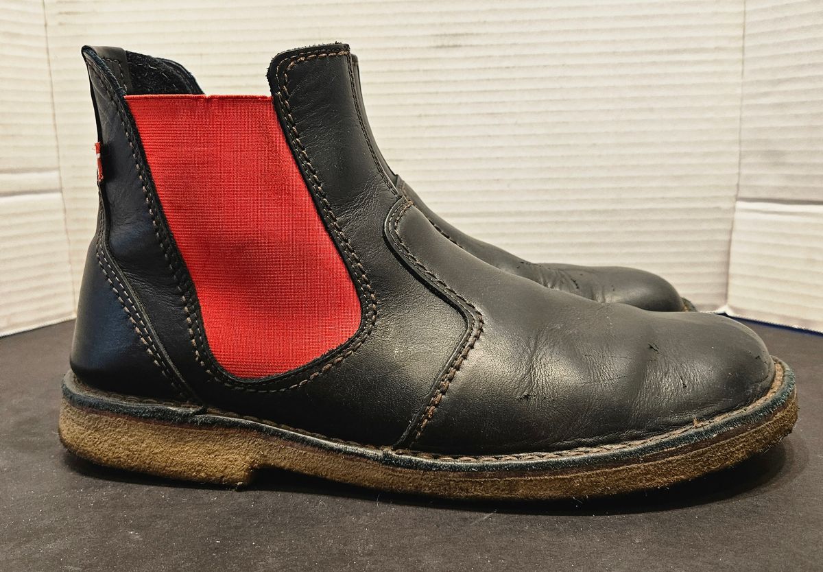 Photo by Mobius_Mustache on March 2, 2026 of the Duckfeet Roskilde in Terracare Black.