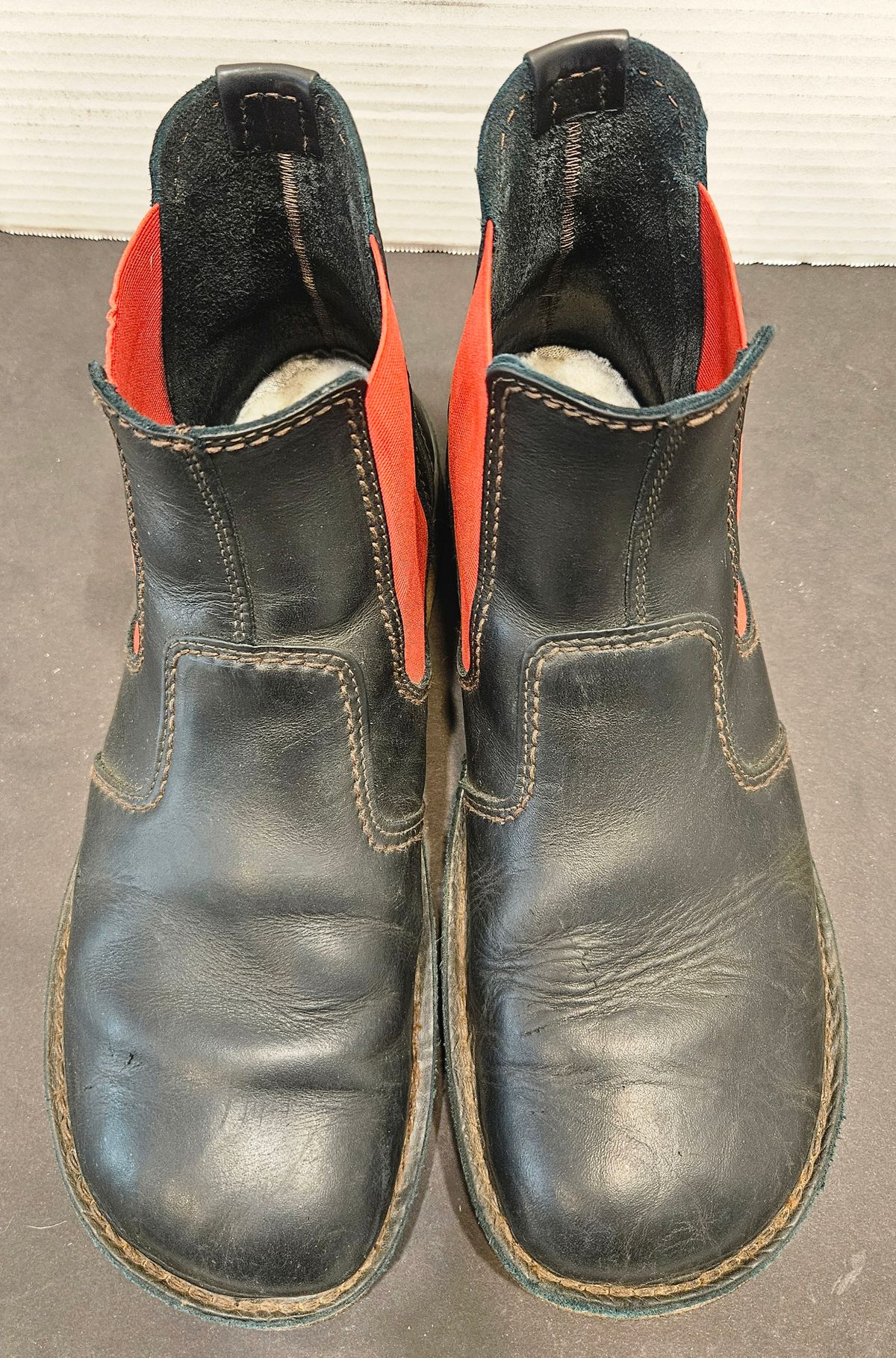 Photo by Mobius_Mustache on March 2, 2026 of the Duckfeet Roskilde in Terracare Black.