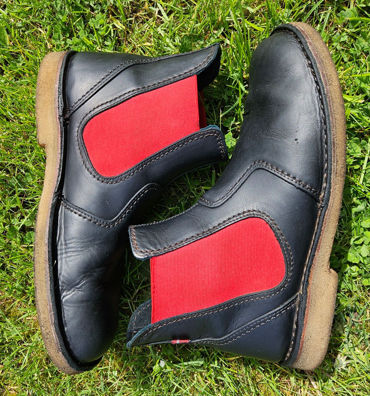 Photo by Mobius_Mustache on April 5, 2026 of the Duckfeet Roskilde in Terracare Black.