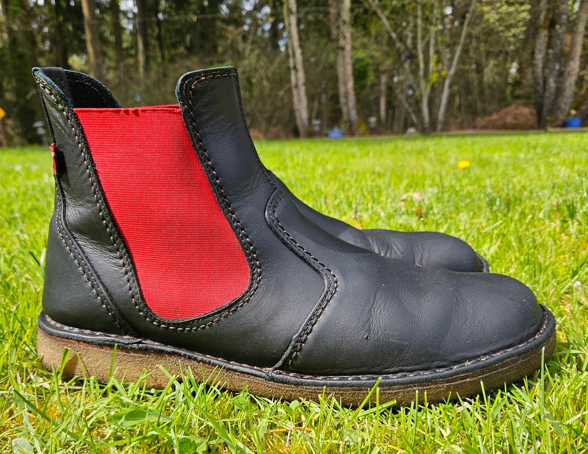 Photo by Mobius_Mustache on April 5, 2026 of the Duckfeet Roskilde in Terracare Black.