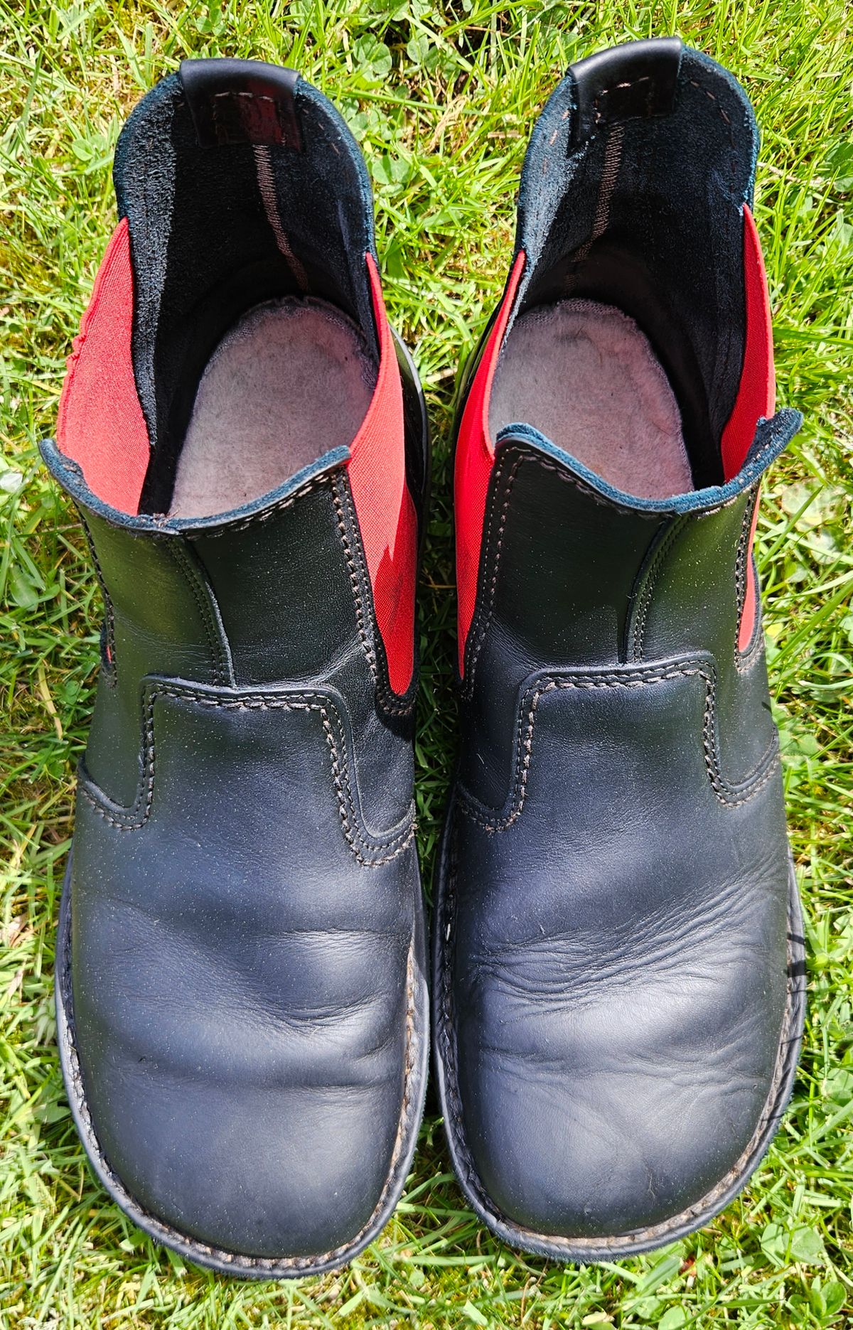 Photo by Mobius_Mustache on April 5, 2026 of the Duckfeet Roskilde in Terracare Black.