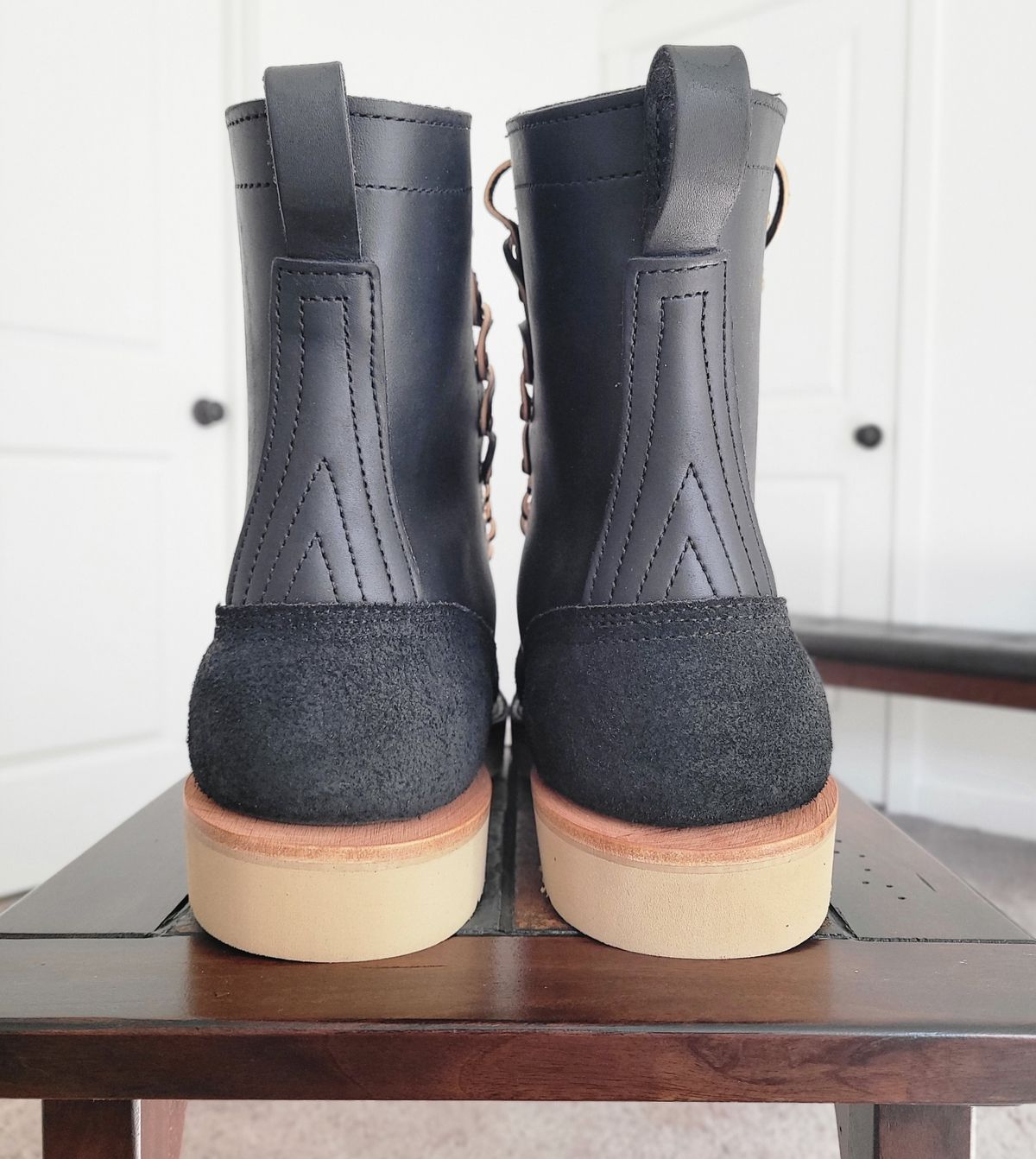 Photo by Mobius_Mustache on October 1, 2023 of the Nicks Traveler in Seidel MaxSupport Black Roughout.