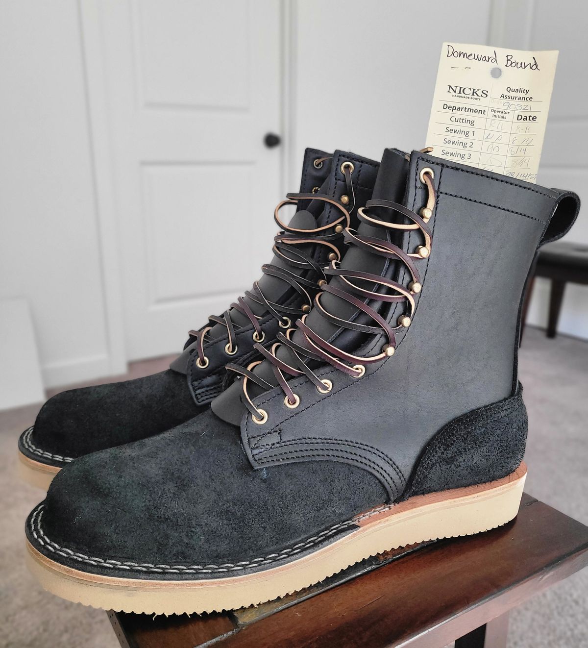 Photo by Mobius_Mustache on October 1, 2023 of the Nicks Traveler in Seidel MaxSupport Black Roughout.