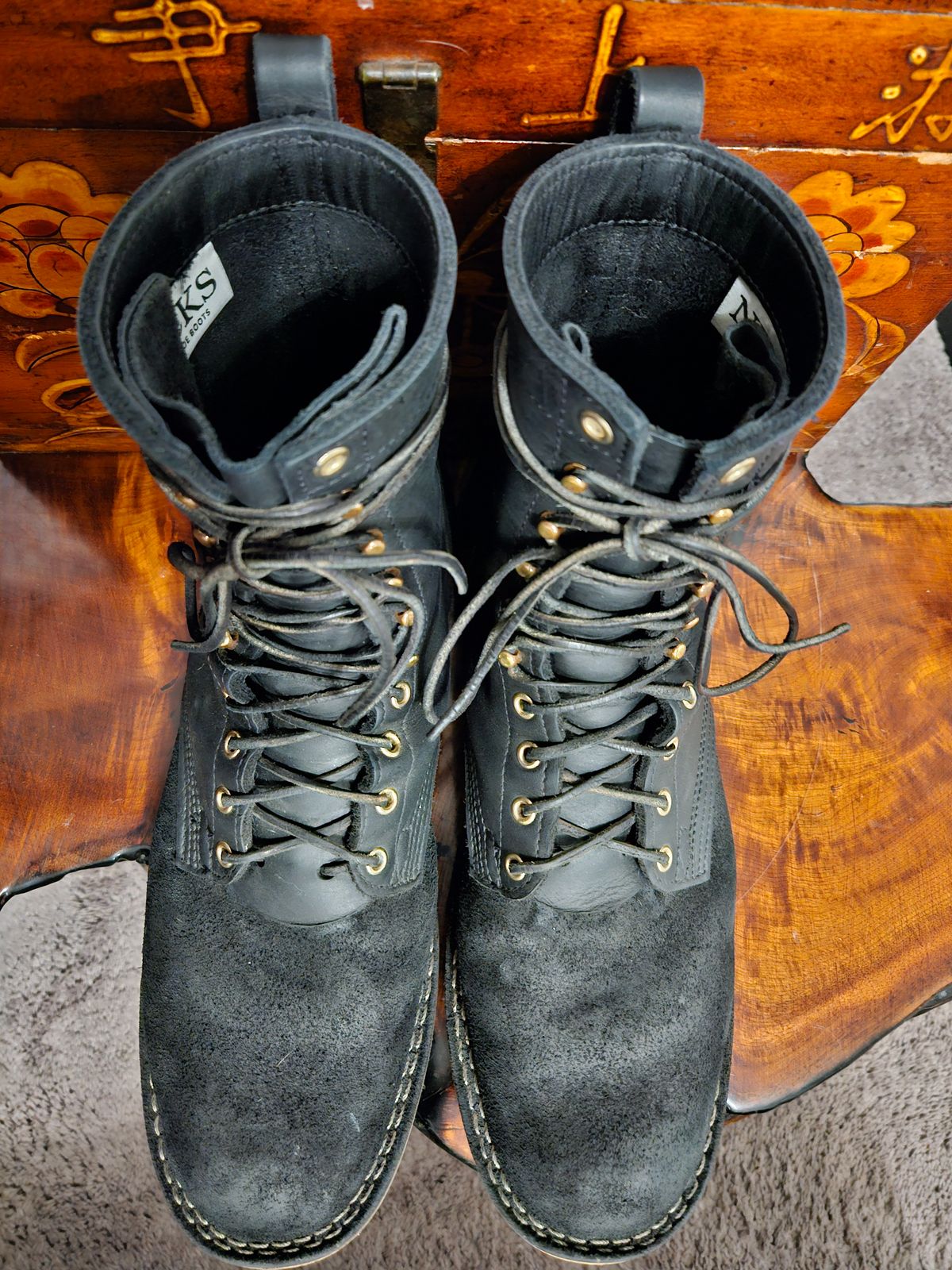 Photo by Mobius_Mustache on January 2, 2024 of the Nicks Traveler in Seidel MaxSupport Black Roughout.