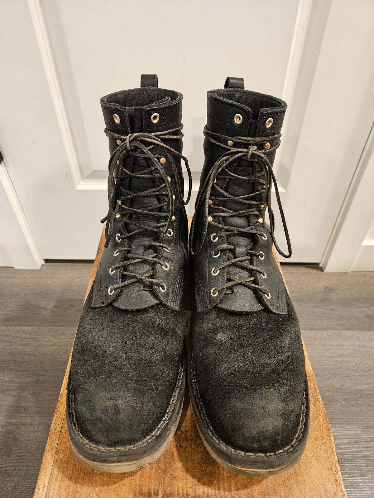 Photo by Mobius_Mustache on March 4, 2024 of the Nicks Traveler in Seidel MaxSupport Black Roughout.