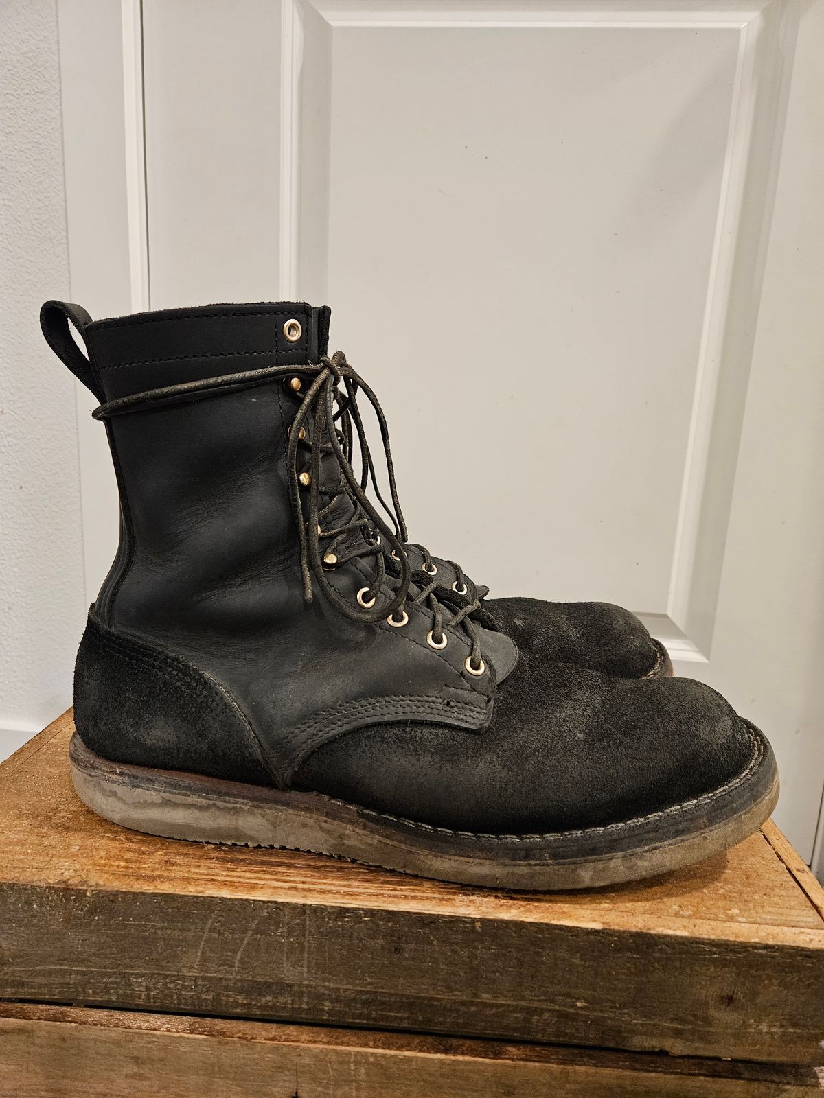 Photo by Mobius_Mustache on March 4, 2024 of the Nicks Traveler in Seidel MaxSupport Black Roughout.