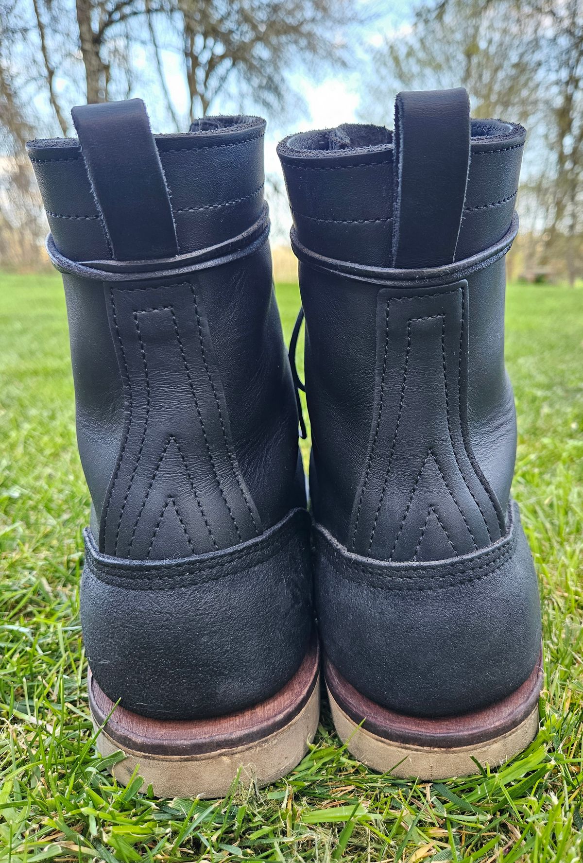 Photo by Mobius_Mustache on April 3, 2024 of the Nicks Traveler in Seidel MaxSupport Black Roughout.