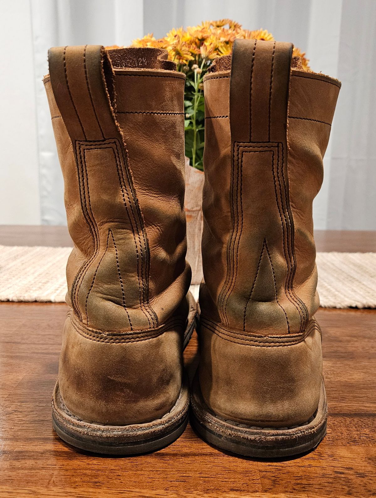 Photo by Mobius_Mustache on November 3, 2024 of the Jim Green African Ranger Barefoot Boot in Fudge Crazy Horse.