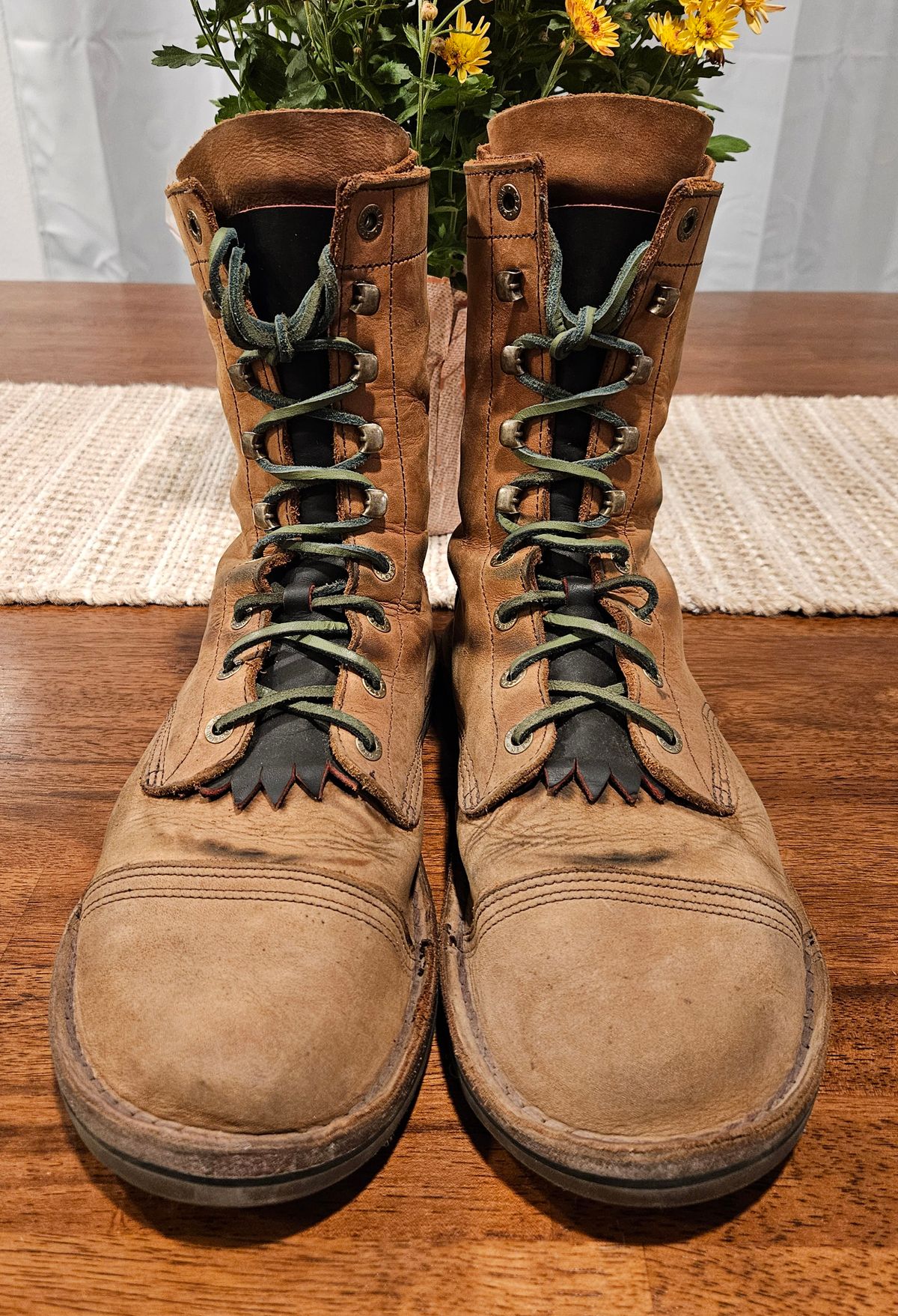 Photo by Mobius_Mustache on November 3, 2024 of the Jim Green African Ranger Barefoot Boot in Fudge Crazy Horse.