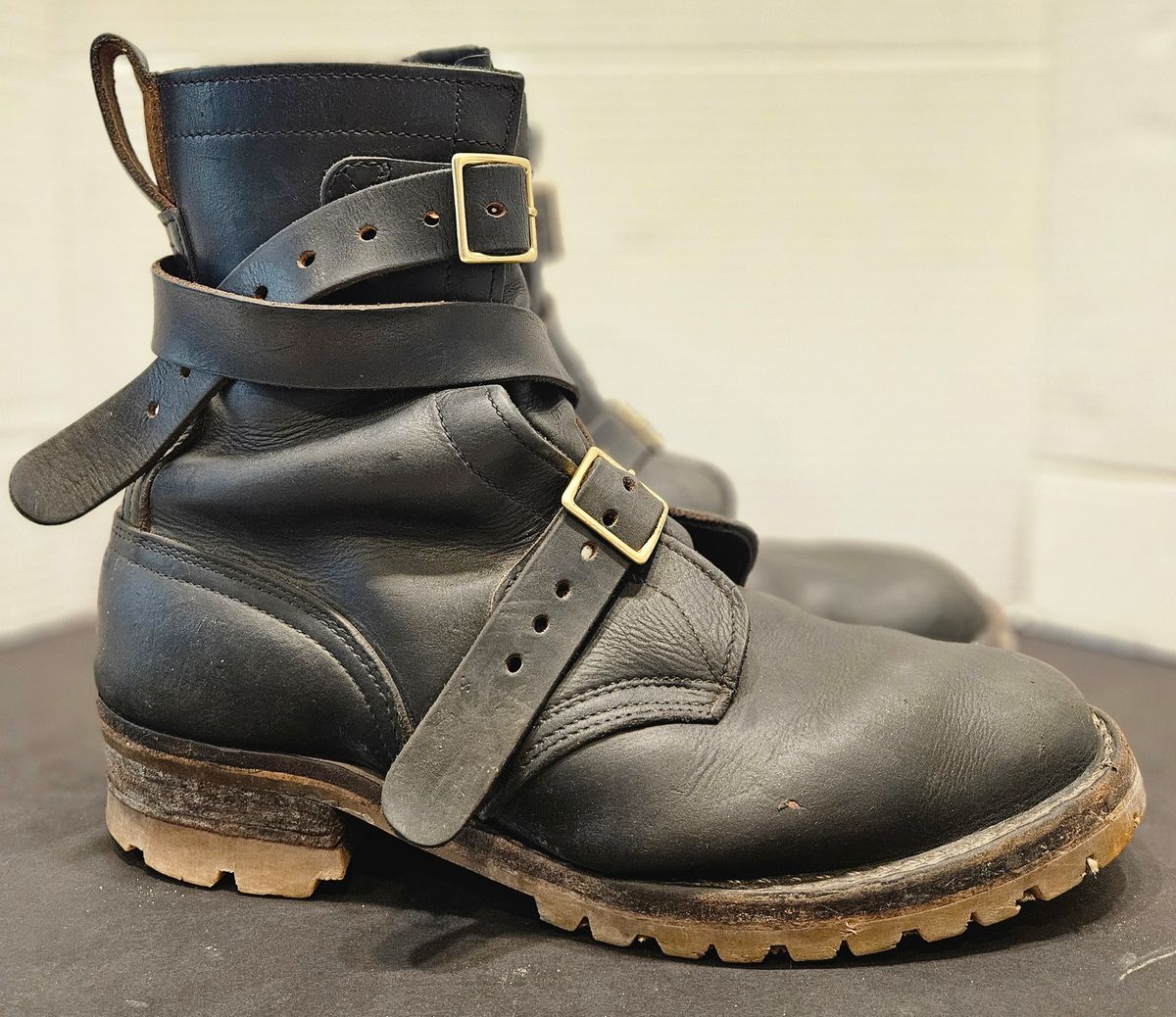 Photo by Mobius_Mustache on March 2, 2026 of the Nicks TankerPro in Horween Black Chromexcel.