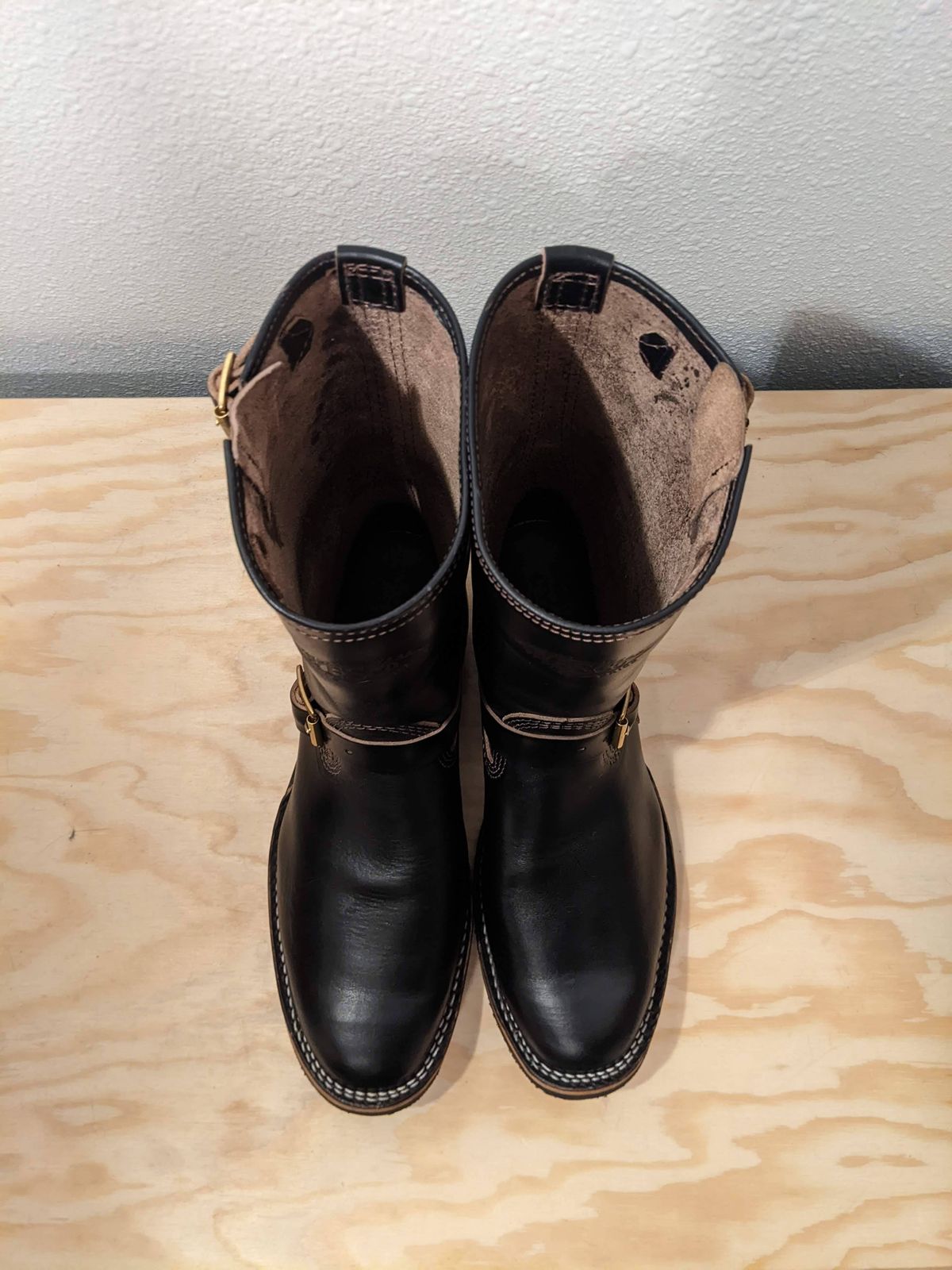 Photo by GrievanceMachinery on October 1, 2023 of the Wesco Mister Lou in Horween Black Chromexcel Horsehide.