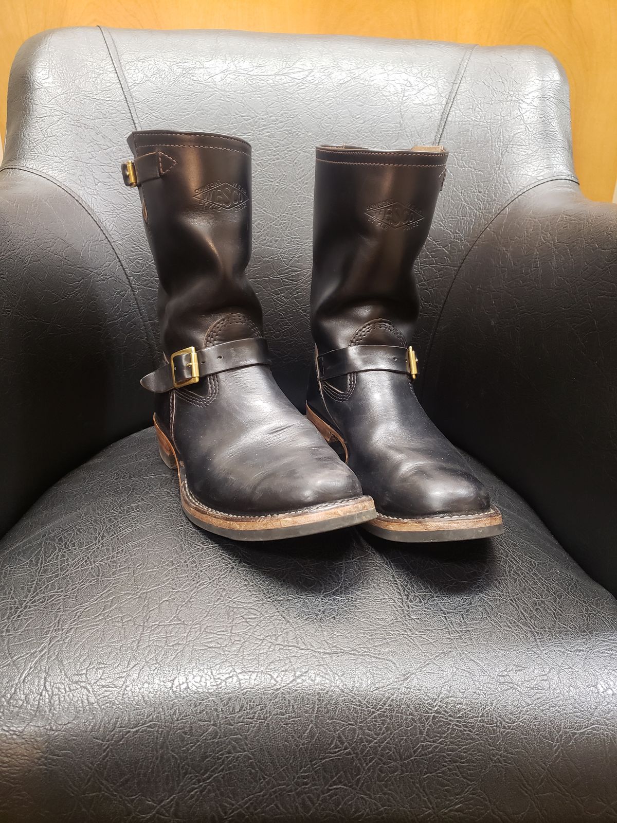 Photo by GrievanceMachinery on January 6, 2024 of the Wesco Mister Lou in Horween Black Chromexcel Horsehide.