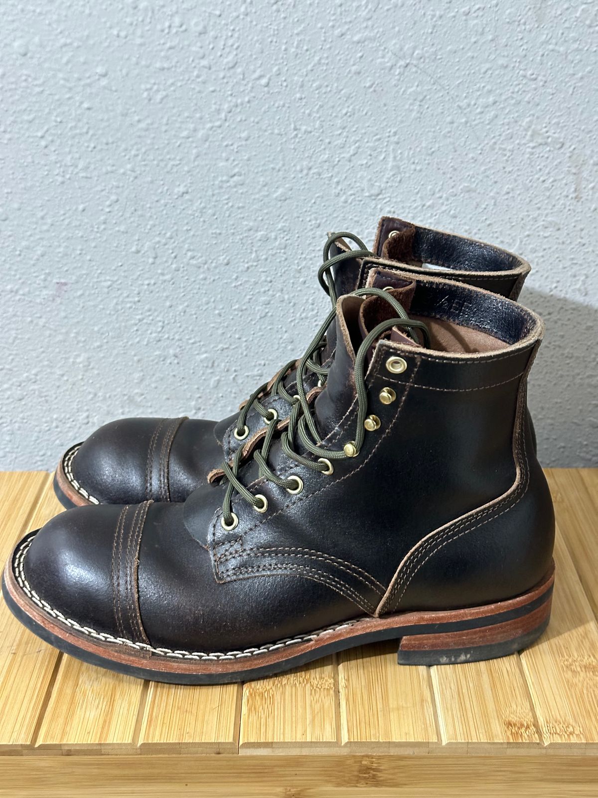 Photo by killbill03 on December 5, 2023 of the Nicks Americana in Horween Brown Waxed Flesh.