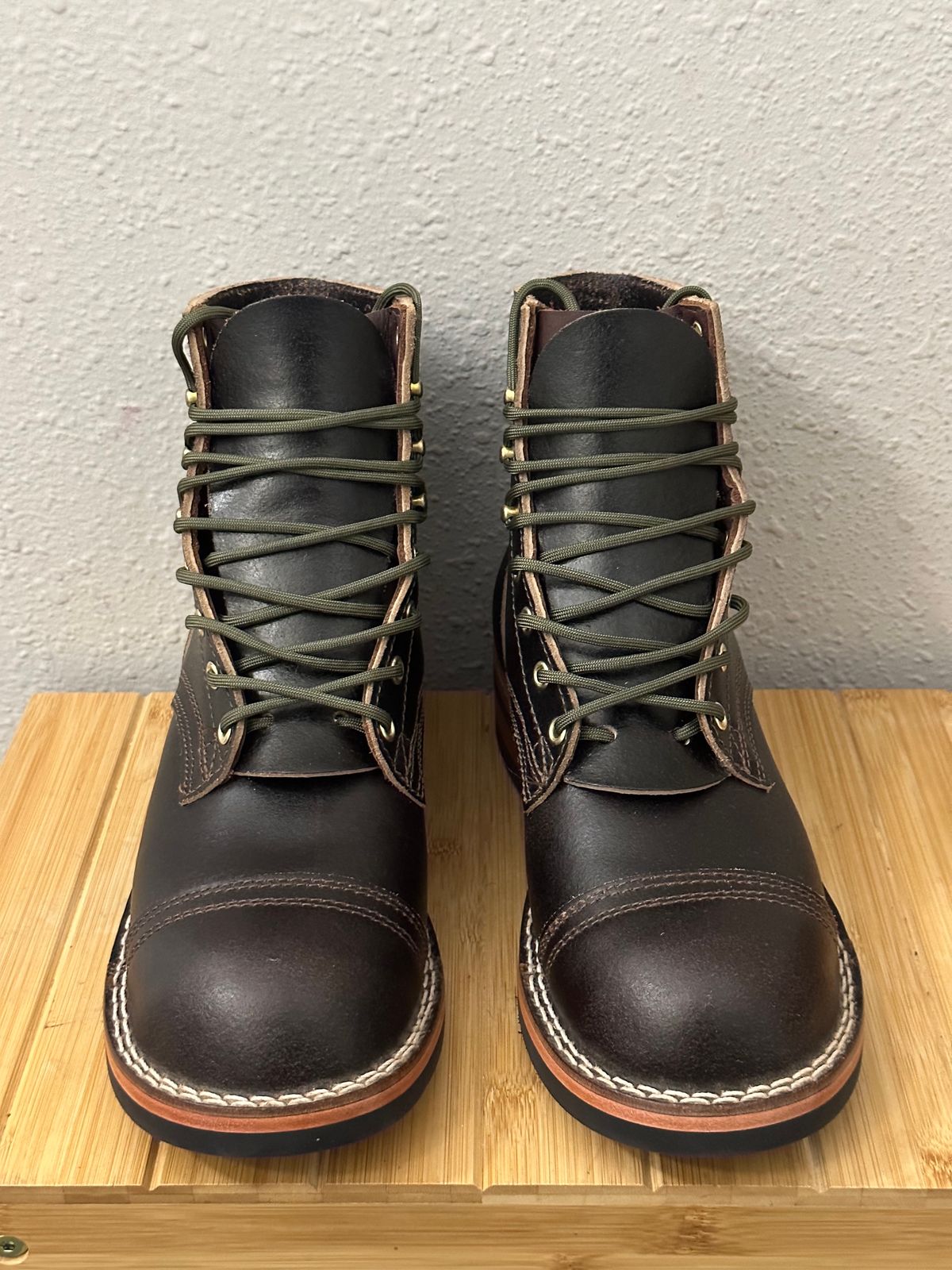 Photo by killbill03 on October 2, 2023 of the Nicks Americana in Horween Brown Waxed Flesh.