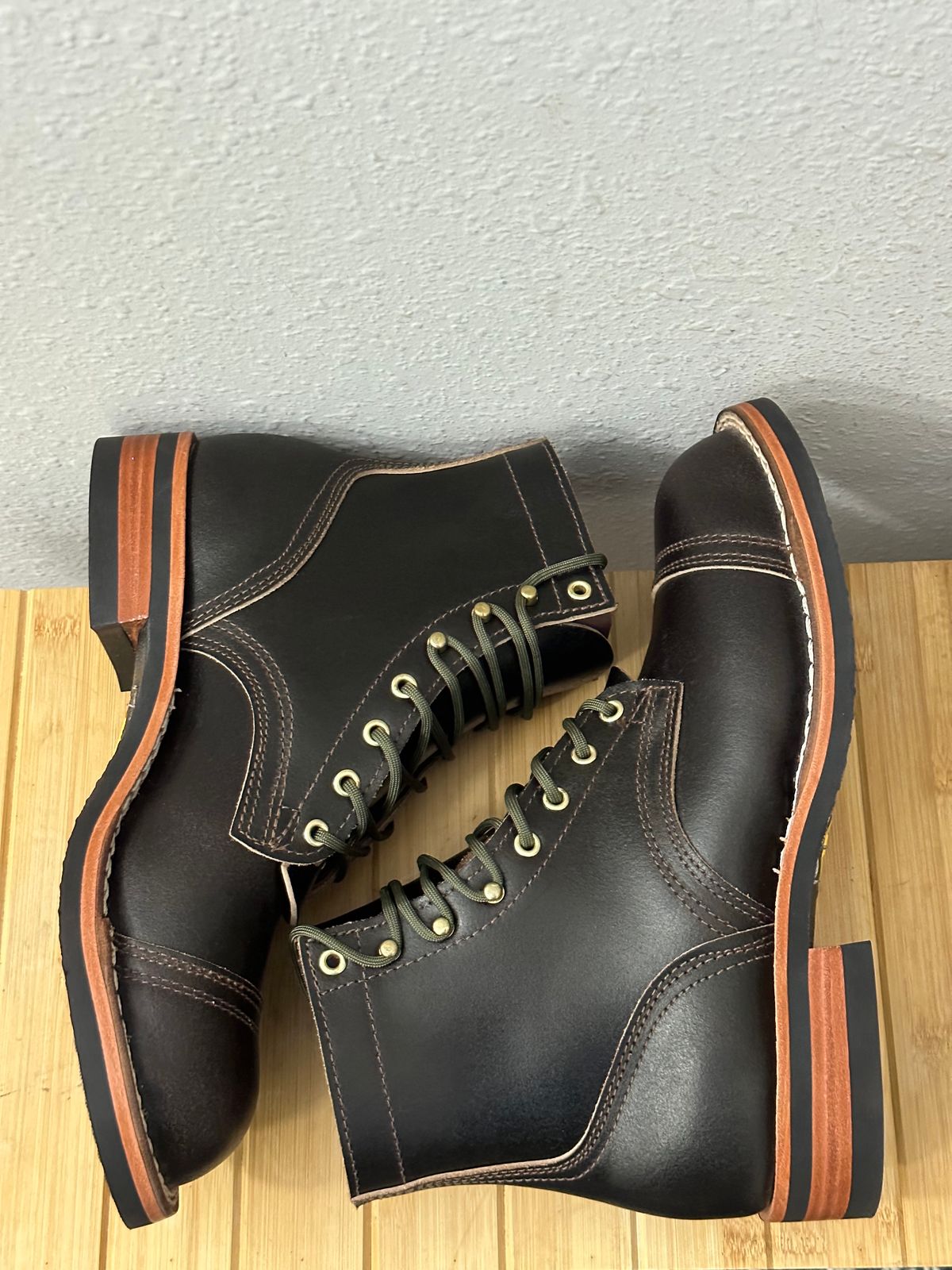 Photo by killbill03 on October 2, 2023 of the Nicks Americana in Horween Brown Waxed Flesh.