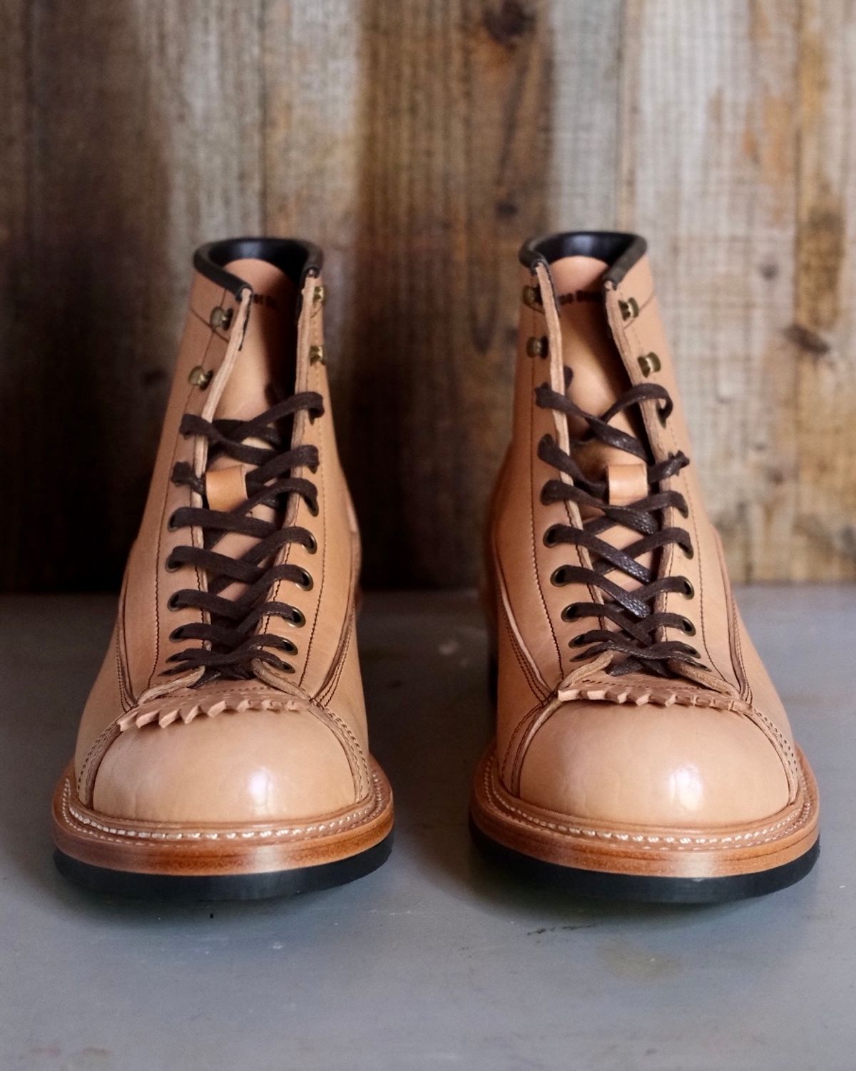 Photo by farmers_mums_ on October 2, 2022 of the Monroe 19916 Monkey Boot in Shinki Natural Oiled Horsebutt.