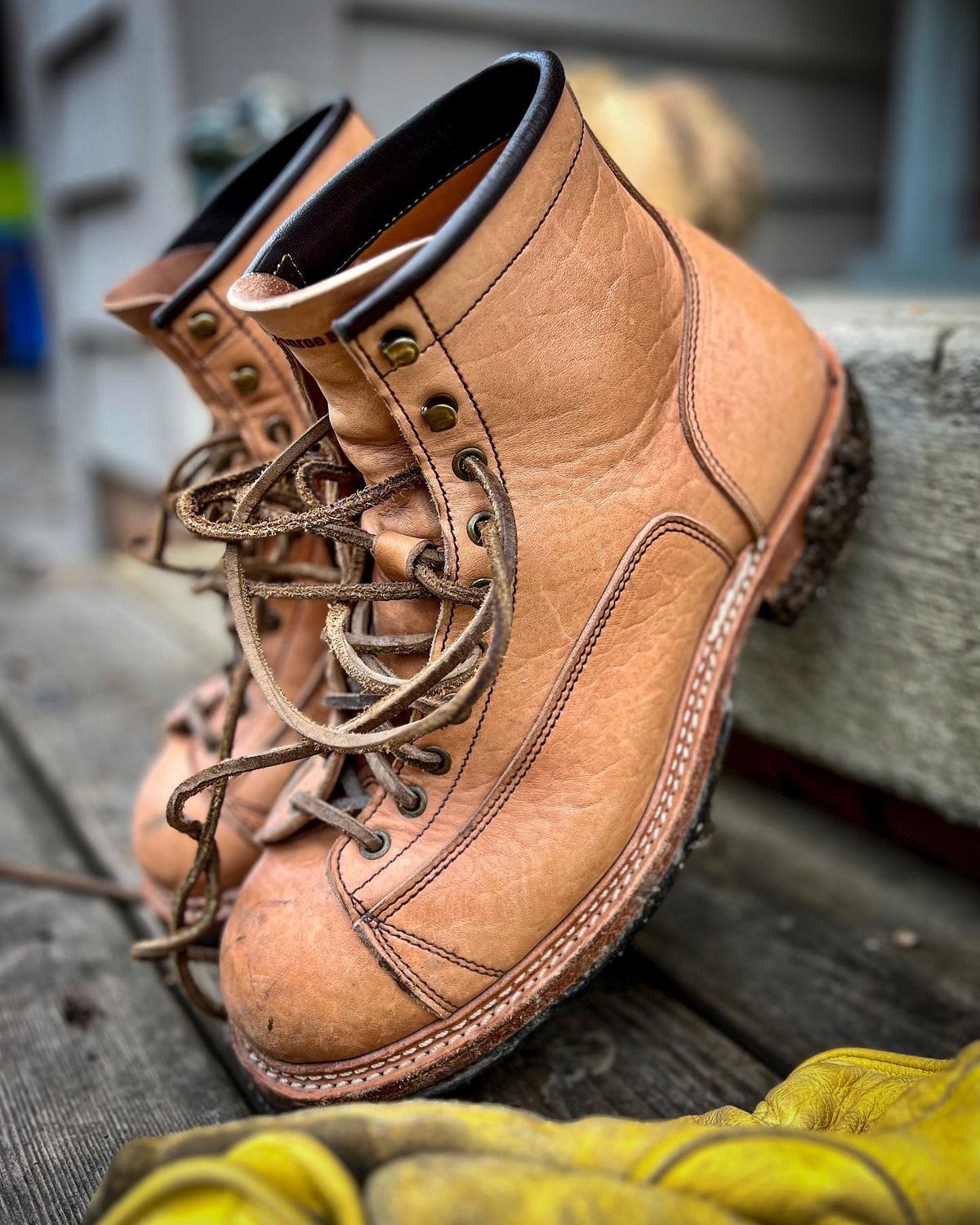 Photo by farmers_mums_ on December 10, 2022 of the Monroe 19916 Monkey Boot in Shinki Natural Oiled Horsebutt.
