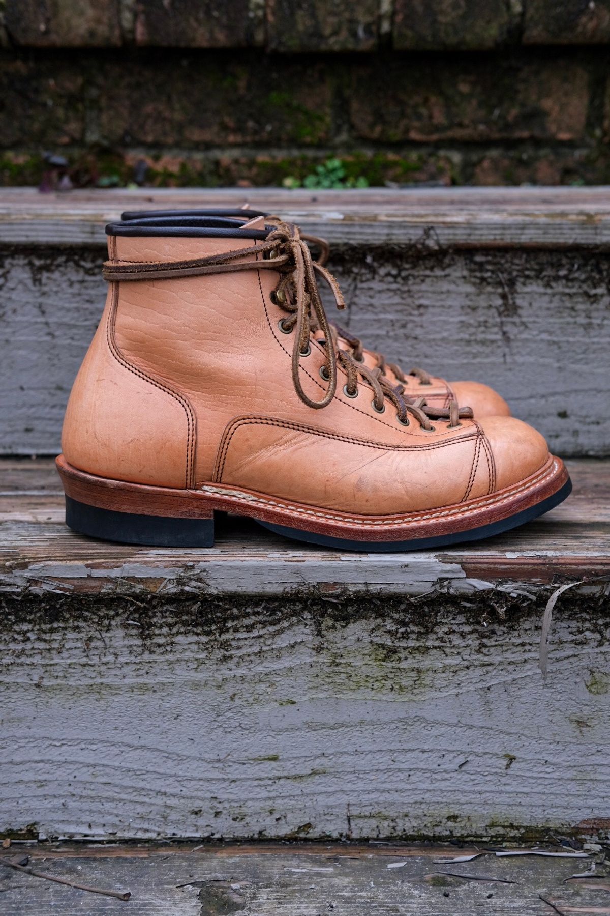 Photo by farmers_mums_ on January 2, 2023 of the Monroe 19916 Monkey Boot in Shinki Natural Oiled Horsebutt.