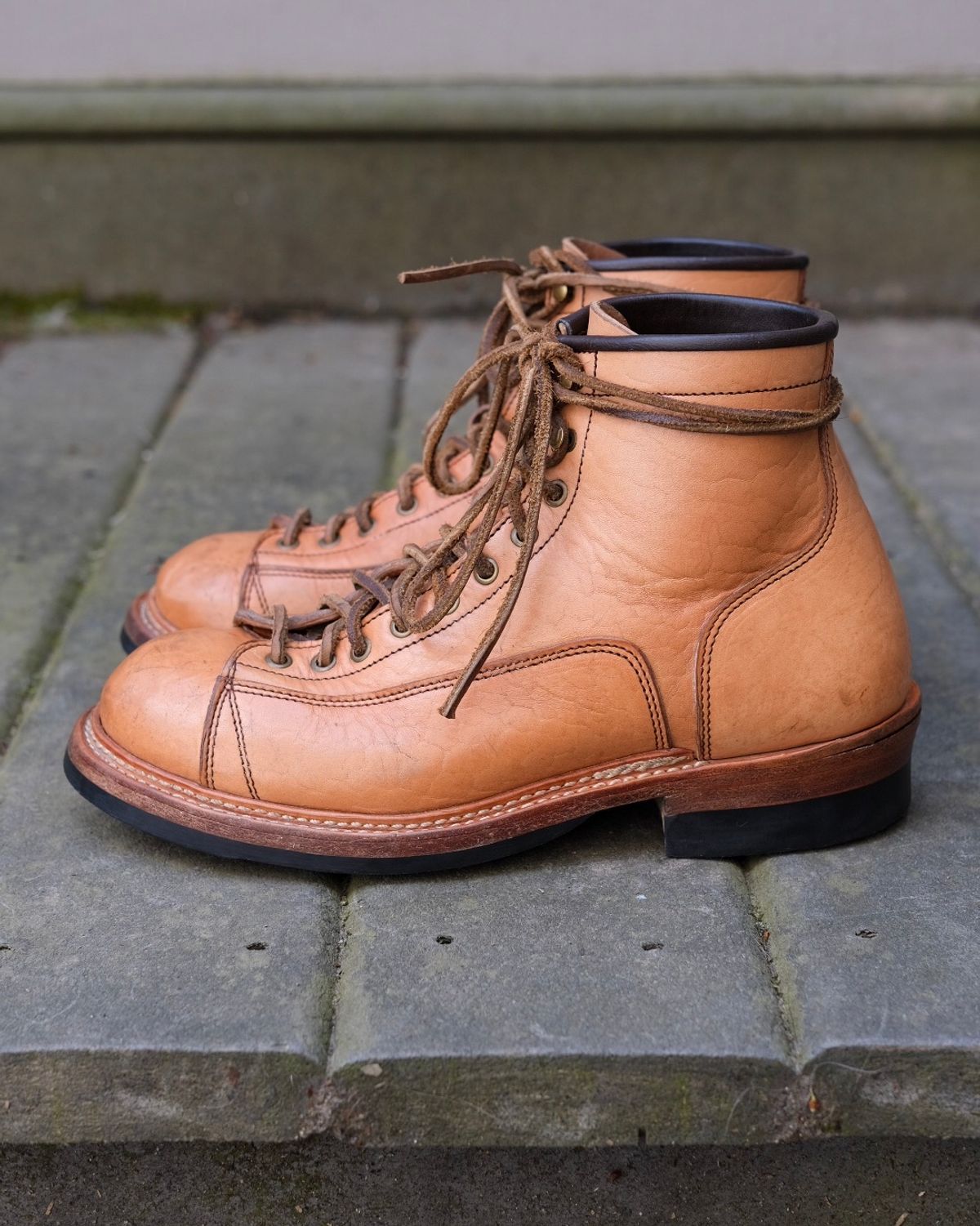 Photo by farmers_mums_ on April 3, 2023 of the Monroe 19916 Monkey Boot in Shinki Natural Oiled Horsebutt.