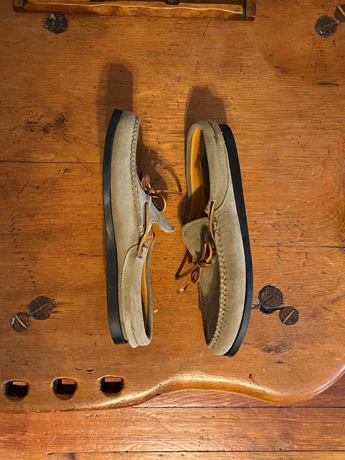 Photo by nfbootmaker on October 1, 2022 of the Easymoc Easymoc in Stone Suede.