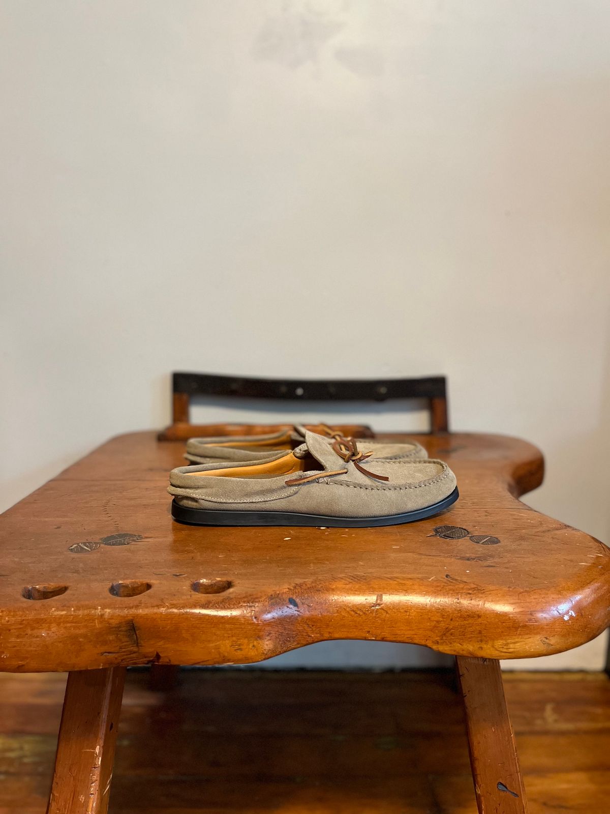 Photo by nfbootmaker on October 1, 2022 of the Easymoc Easymoc in Stone Suede.