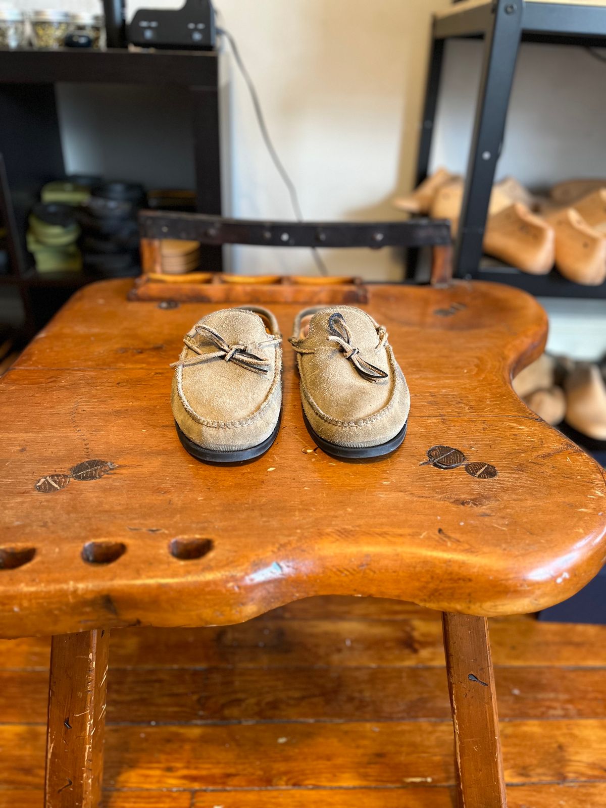Photo by nfbootmaker on December 5, 2022 of the Easymoc Easymoc in Stone Suede.