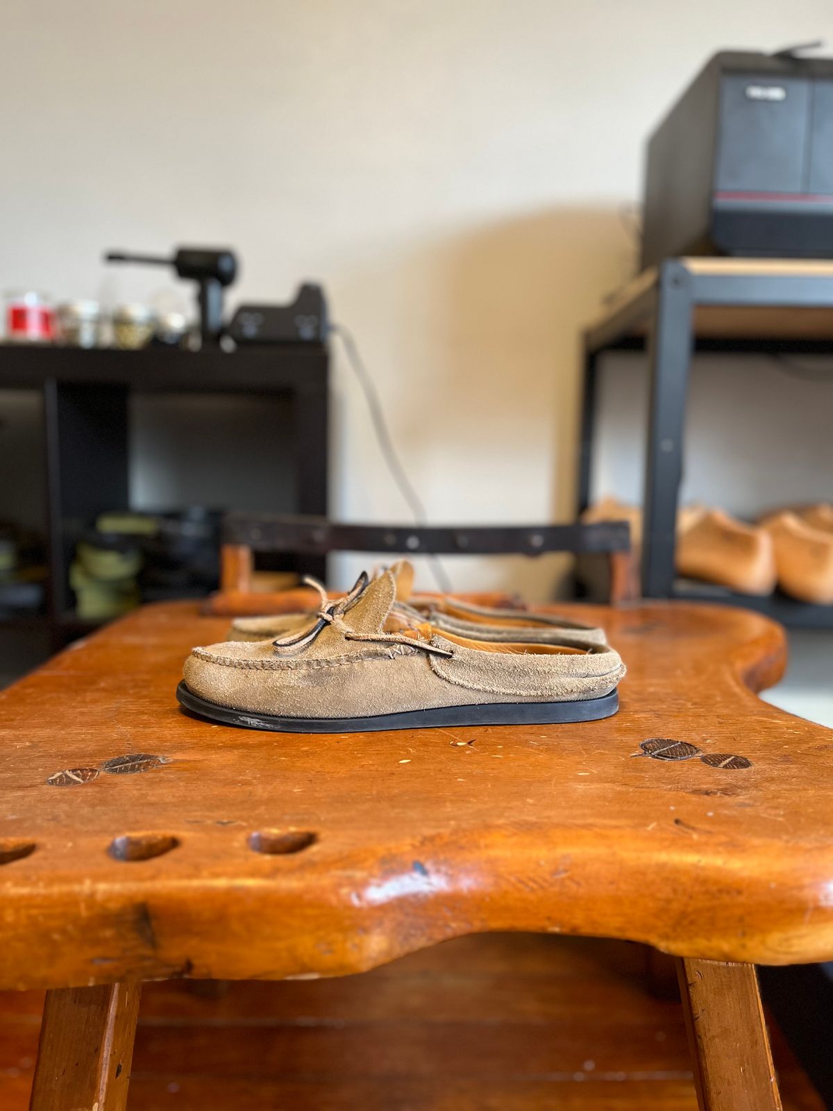 Photo by nfbootmaker on December 5, 2022 of the Easymoc Easymoc in Stone Suede.