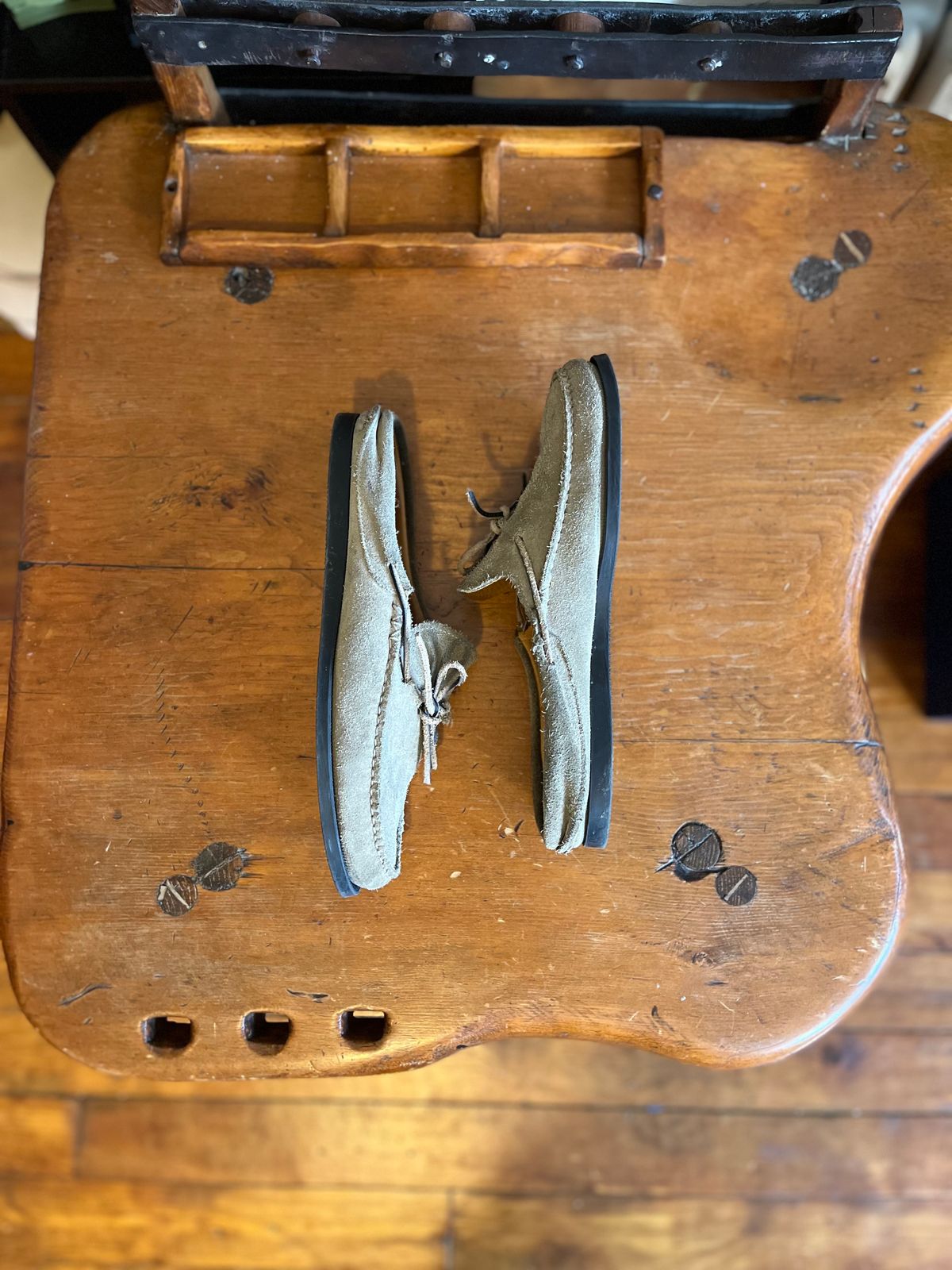 Photo by nfbootmaker on December 5, 2022 of the Easymoc Easymoc in Stone Suede.