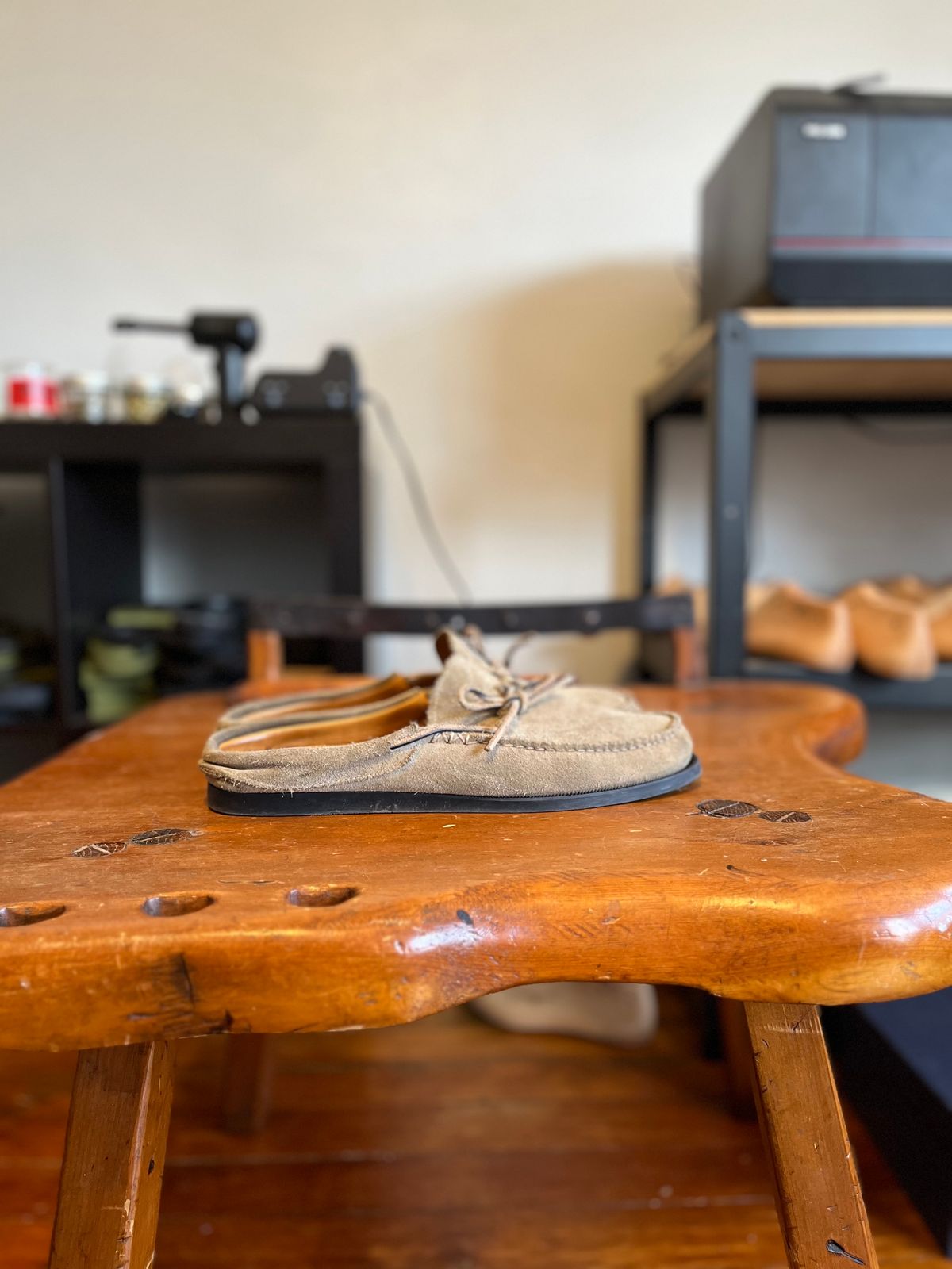Photo by nfbootmaker on December 5, 2022 of the Easymoc Easymoc in Stone Suede.