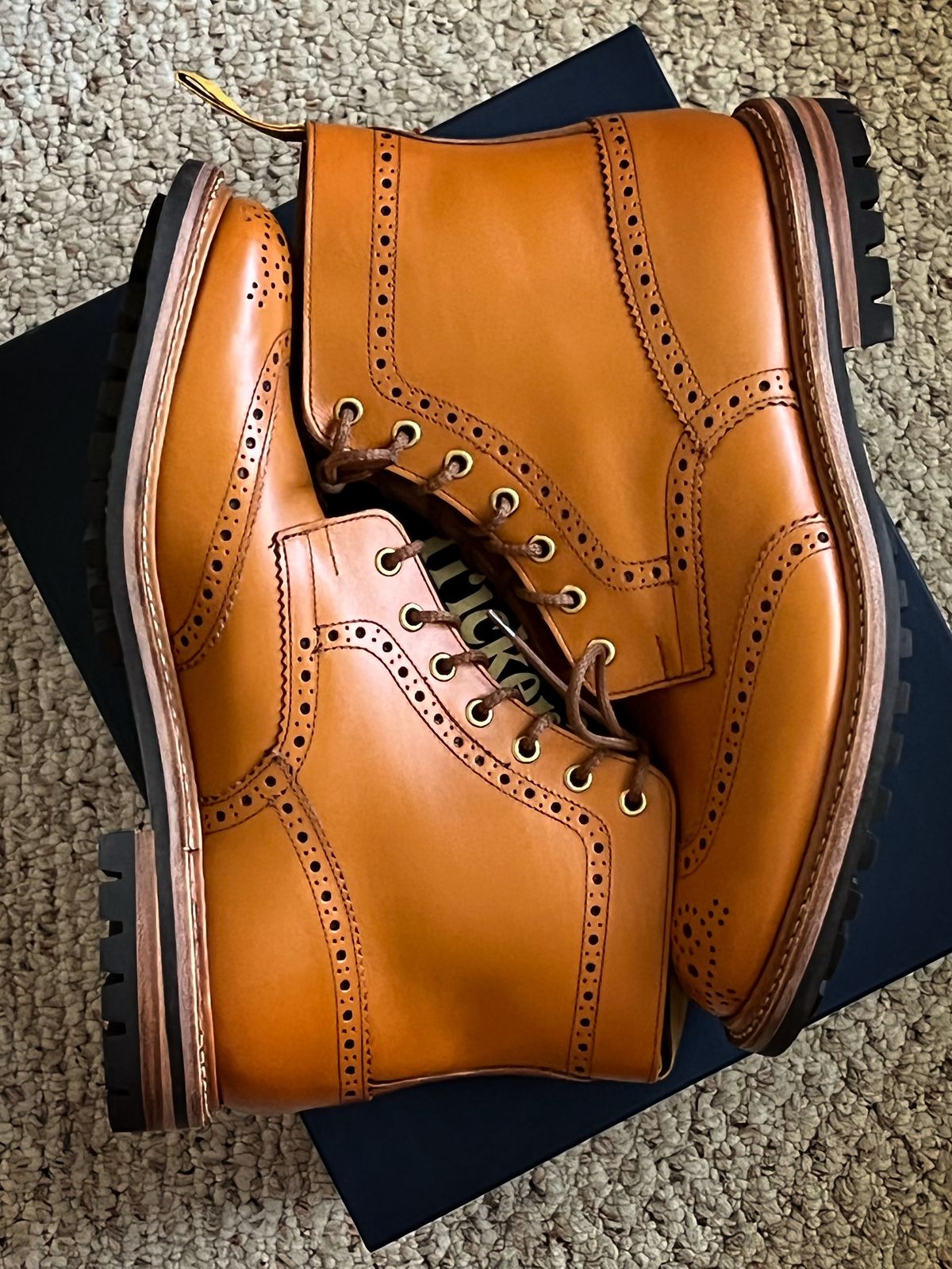 Photo by Mr_Fahrenheit451 on September 18, 2022 of the Tricker's Stow Country Boot in Acorn Antique.