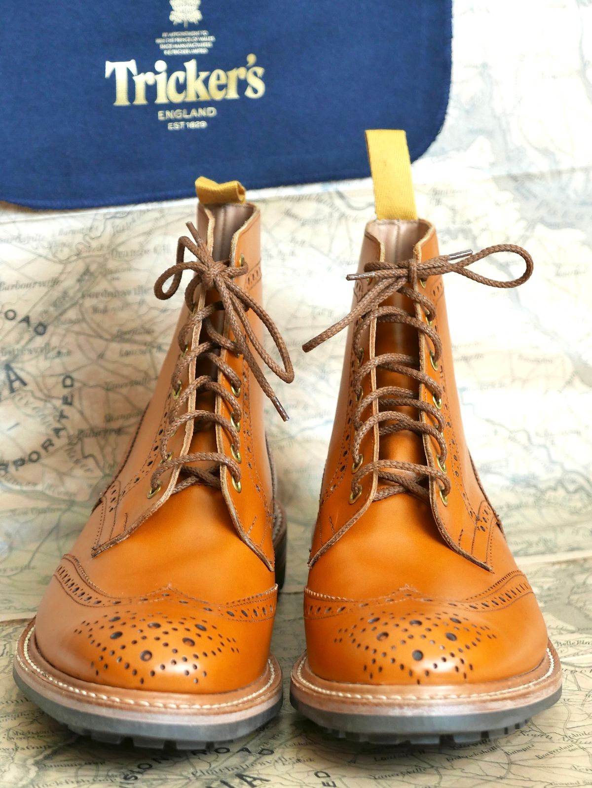 Photo by Mr_Fahrenheit451 on October 2, 2022 of the Tricker's Stow Country Boot in Acorn Antique.