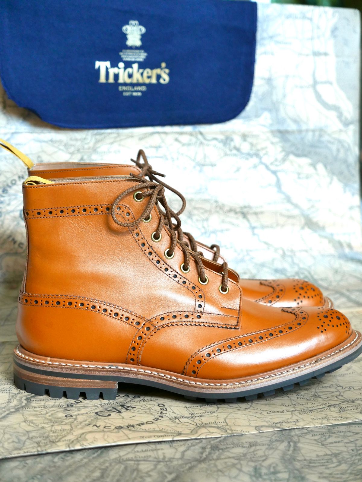 Photo by Mr_Fahrenheit451 on October 2, 2022 of the Tricker's Stow Country Boot in Acorn Antique.