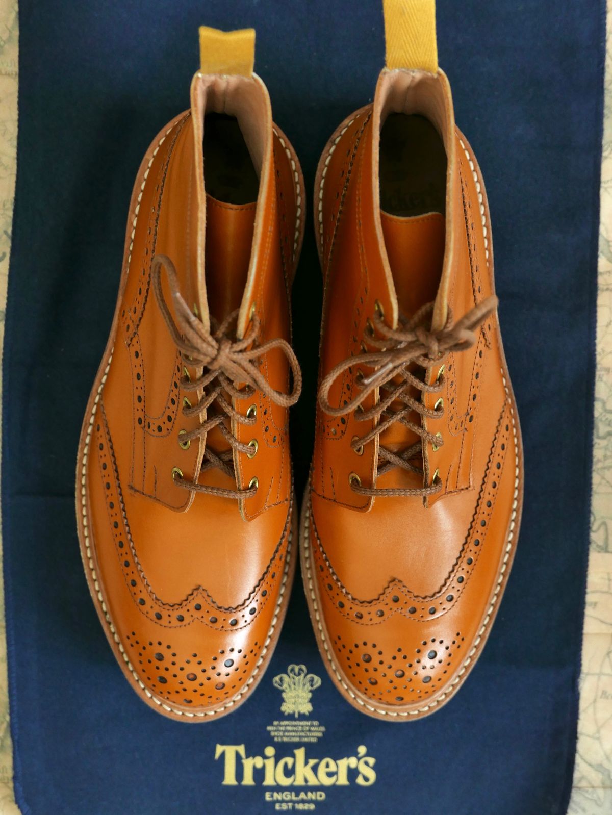 Photo by Mr_Fahrenheit451 on October 2, 2022 of the Tricker's Stow Country Boot in Acorn Antique.