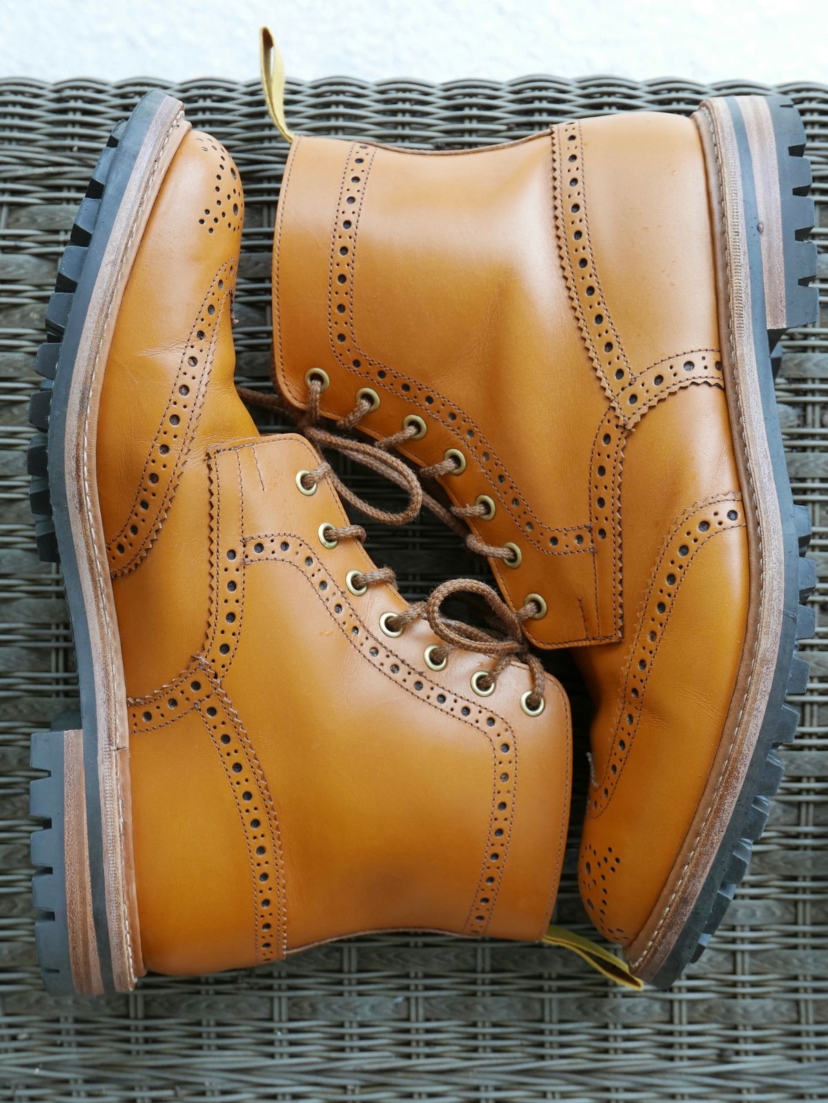 Photo by Mr_Fahrenheit451 on November 5, 2022 of the Tricker's Stow Country Boot in Acorn Antique.