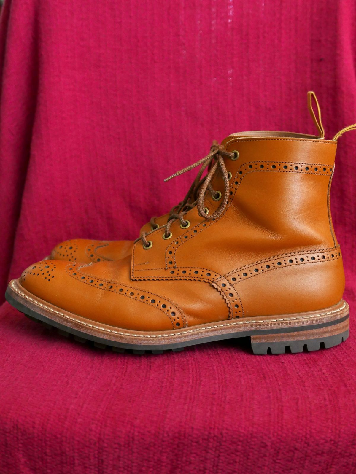 Photo by Mr_Fahrenheit451 on December 3, 2022 of the Tricker's Stow Country Boot in Acorn Antique.