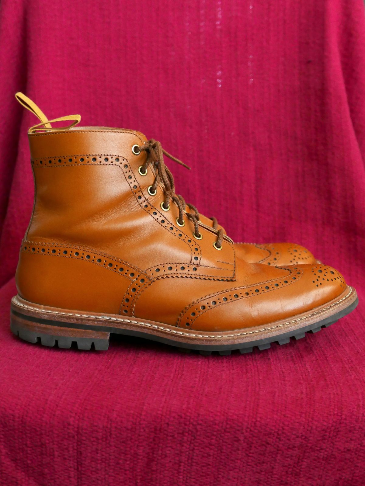 Photo by Mr_Fahrenheit451 on December 3, 2022 of the Tricker's Stow Country Boot in Acorn Antique.