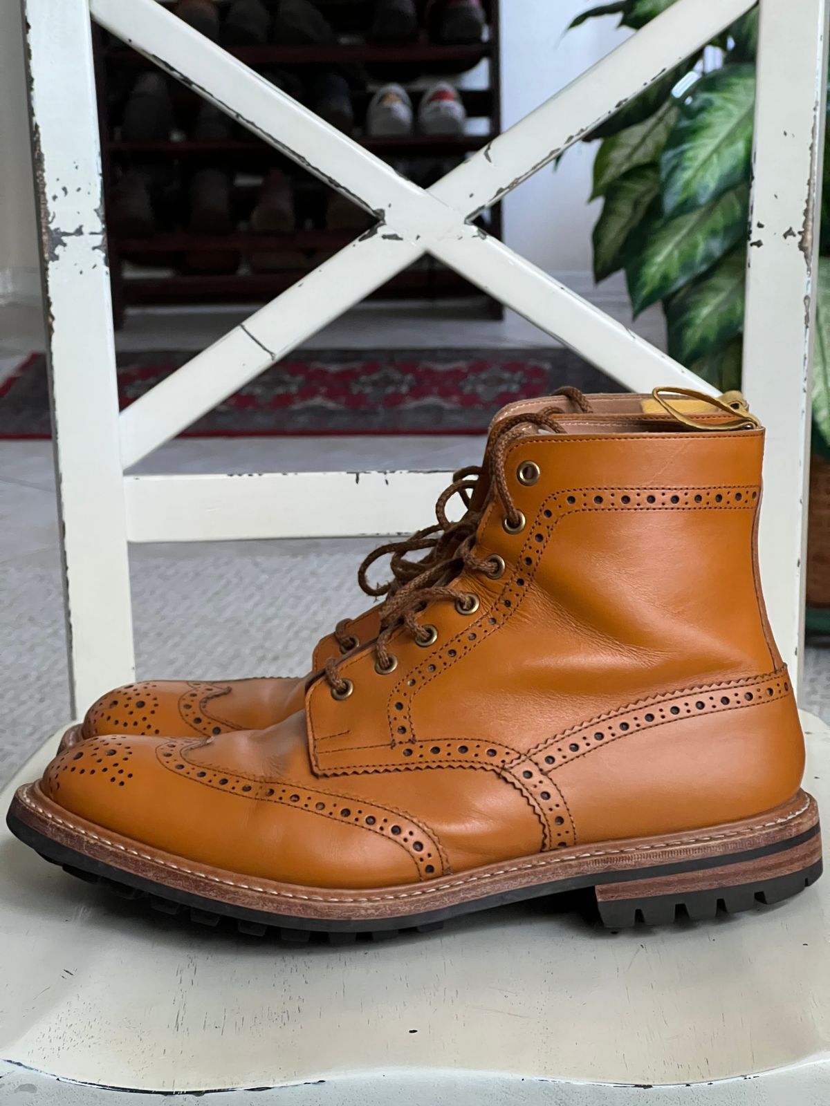 Photo by Mr_Fahrenheit451 on March 5, 2023 of the Tricker's Stow Country Boot in Acorn Antique.