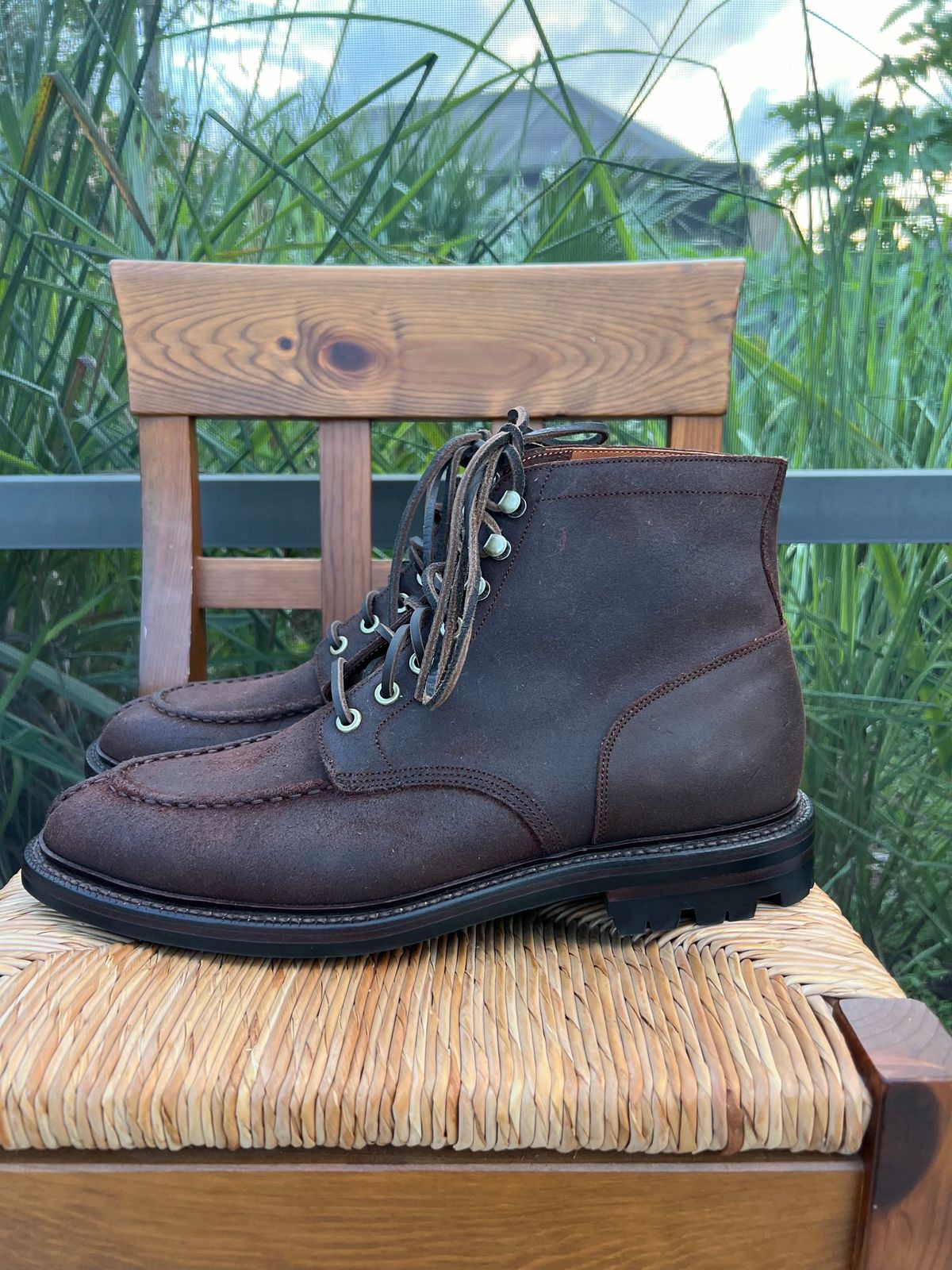 Photo by Mr_Fahrenheit451 on October 3, 2024 of the Grant Stone Ottawa Boot in C.F. Stead Tobacco Waxy Commander Suede.