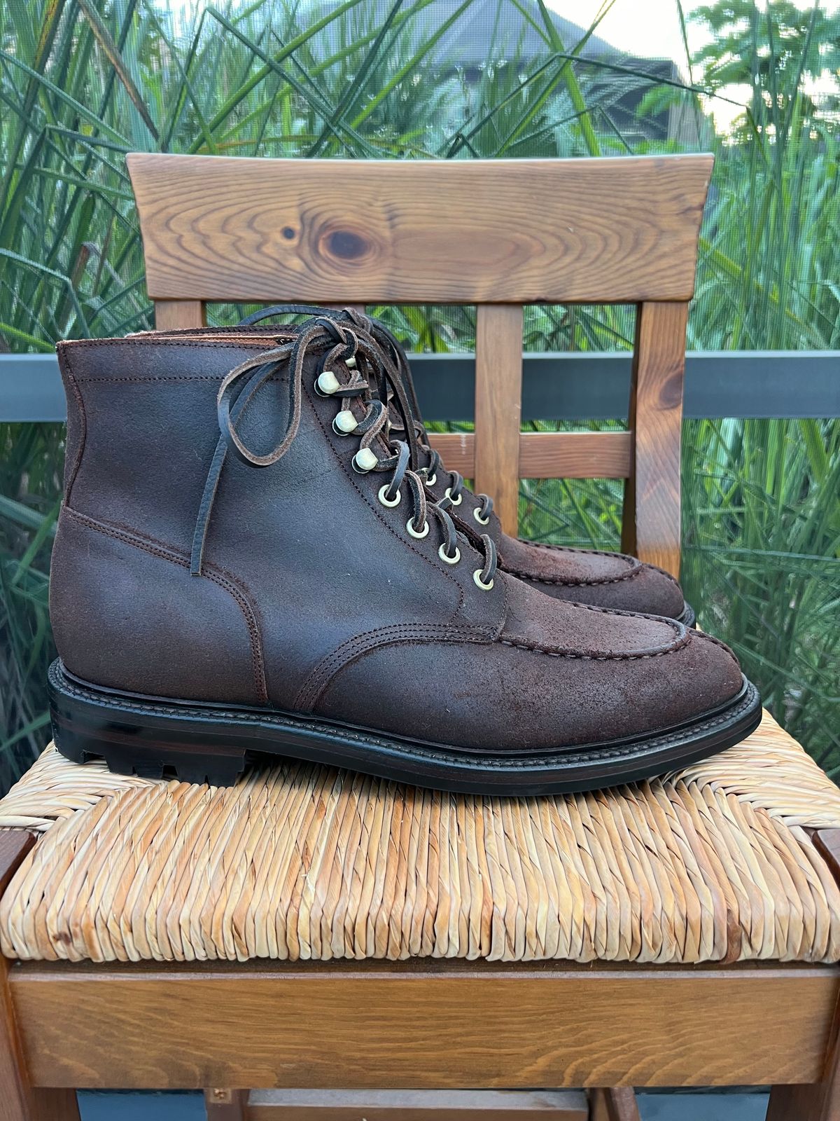 Photo by Mr_Fahrenheit451 on October 3, 2024 of the Grant Stone Ottawa Boot in C.F. Stead Tobacco Waxy Commander Suede.