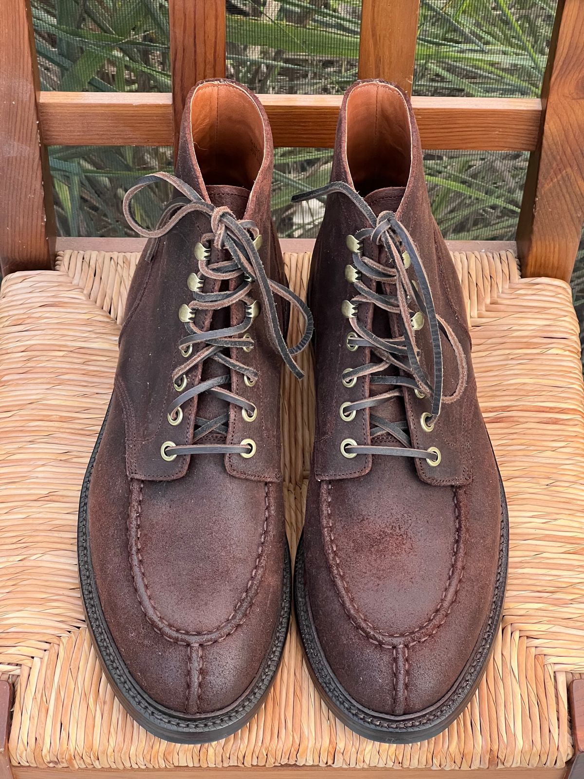 Photo by Mr_Fahrenheit451 on October 3, 2024 of the Grant Stone Ottawa Boot in C.F. Stead Tobacco Waxy Commander Suede.