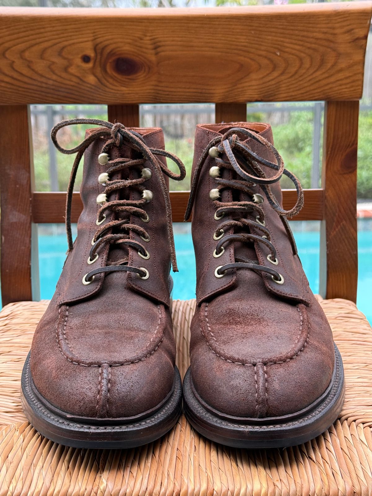 Photo by Mr_Fahrenheit451 on November 4, 2024 of the Grant Stone Ottawa Boot in C.F. Stead Tobacco Waxy Commander Suede.