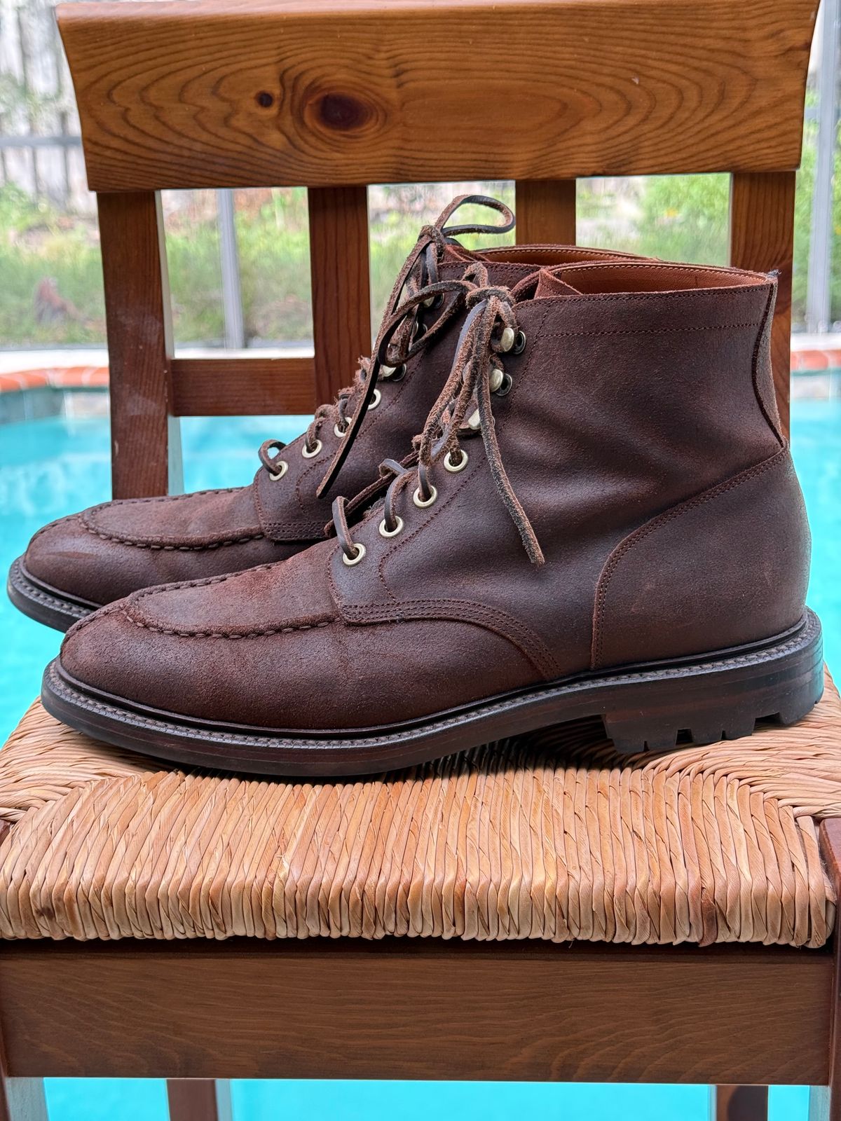 Photo by Mr_Fahrenheit451 on November 4, 2024 of the Grant Stone Ottawa Boot in C.F. Stead Tobacco Waxy Commander Suede.