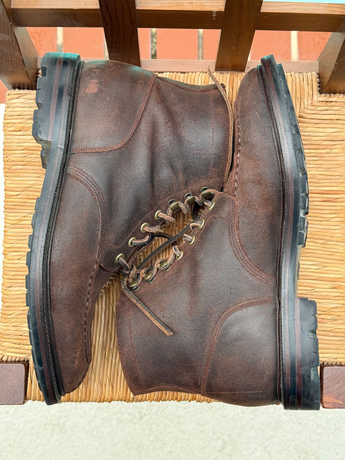 Photo by Mr_Fahrenheit451 on November 4, 2024 of the Grant Stone Ottawa Boot in C.F. Stead Tobacco Waxy Commander Suede.