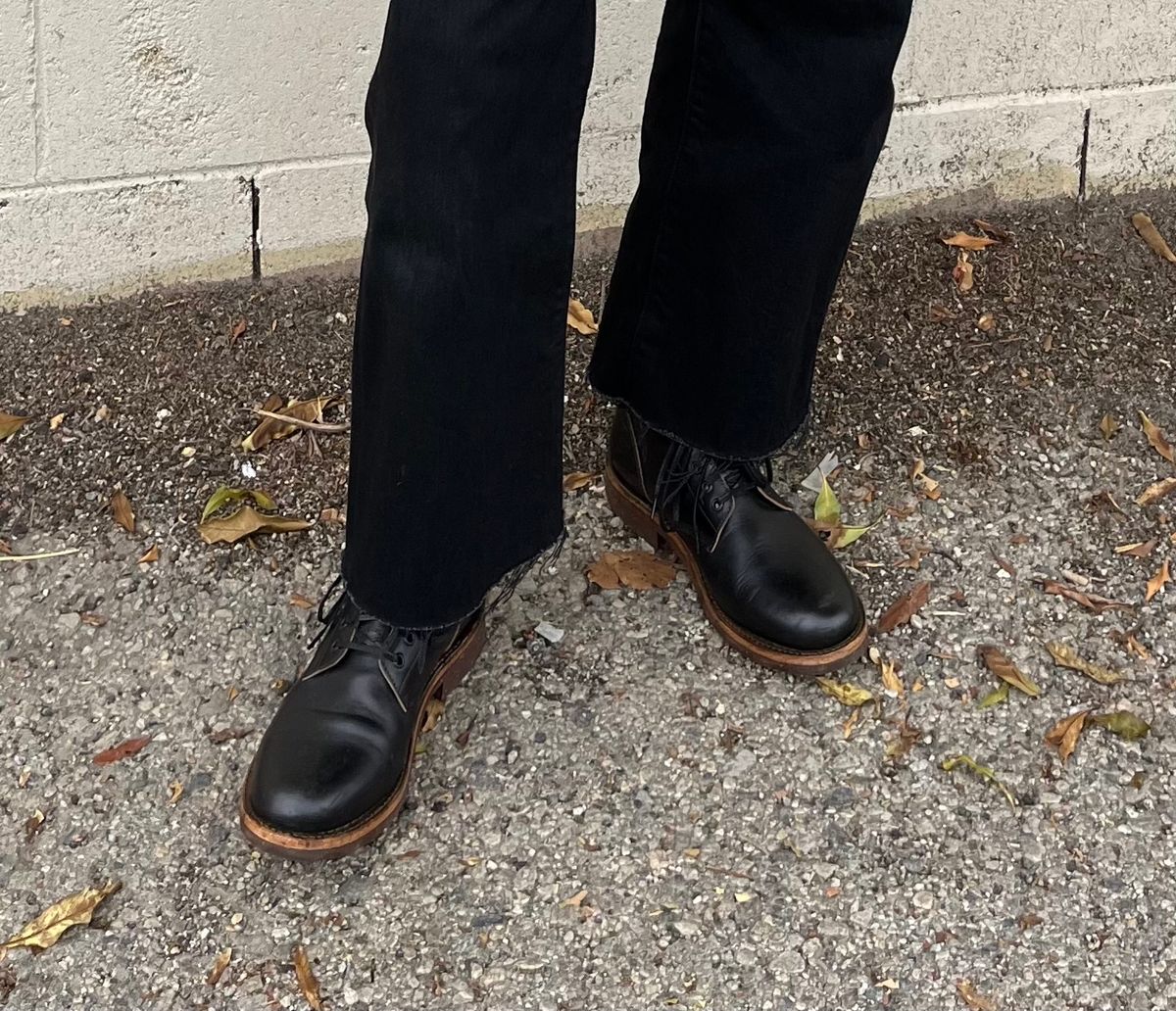 Photo by Bootpatina23 on September 17, 2023 of the Oak Street Bootmakers Field Boot in Horween Black Chromexcel.