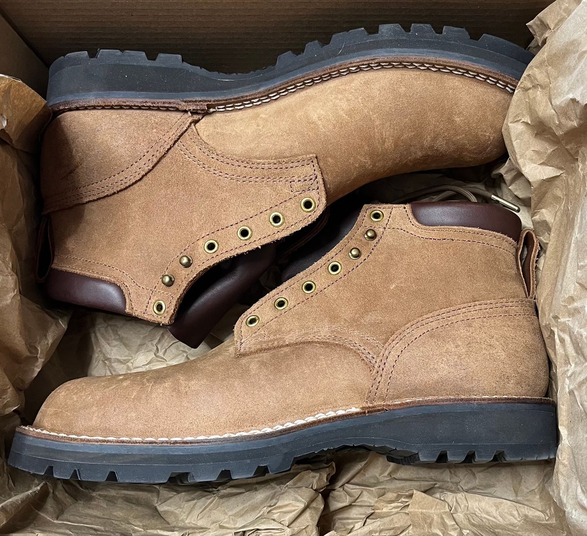 Photo by Gmetal64 on April 18, 2025 of the Nicks Ridgeline Hiking Boot in Seidel 1964 Brown Roughout.