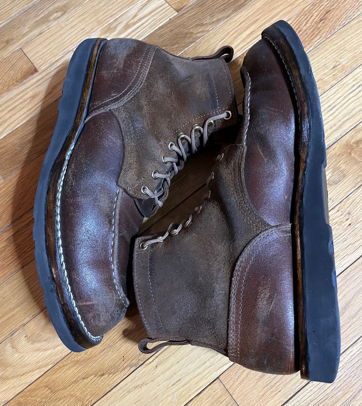 Photo by Gmetal64 on February 4, 2026 of the Nicks Moc Toe in 64 Brown Roughout Over Horween Ember Waxed Flesh.