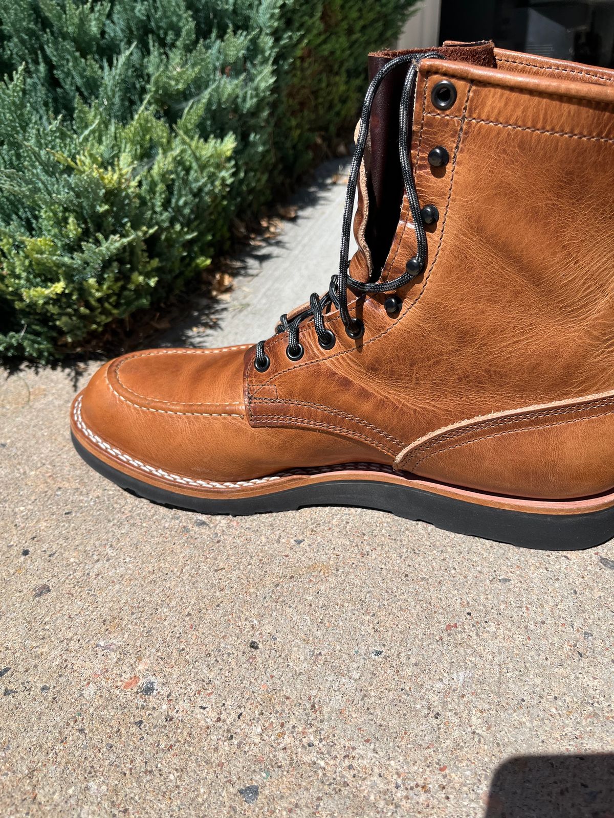 Photo by wedge64 on September 1, 2024 of the Nicks Moc Toe in Horween Natural Dublin.