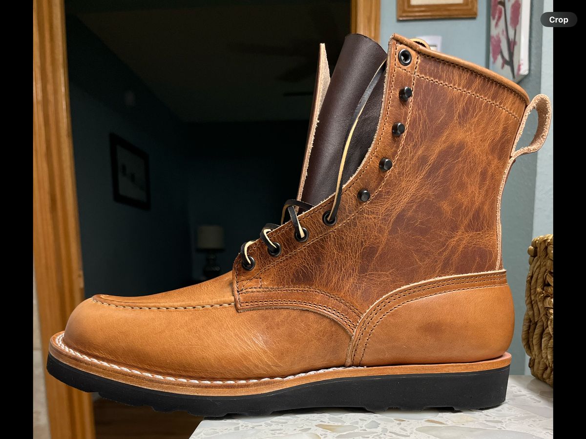 Photo by wedge64 on July 31, 2024 of the Nicks Moc Toe in Horween Natural Dublin.