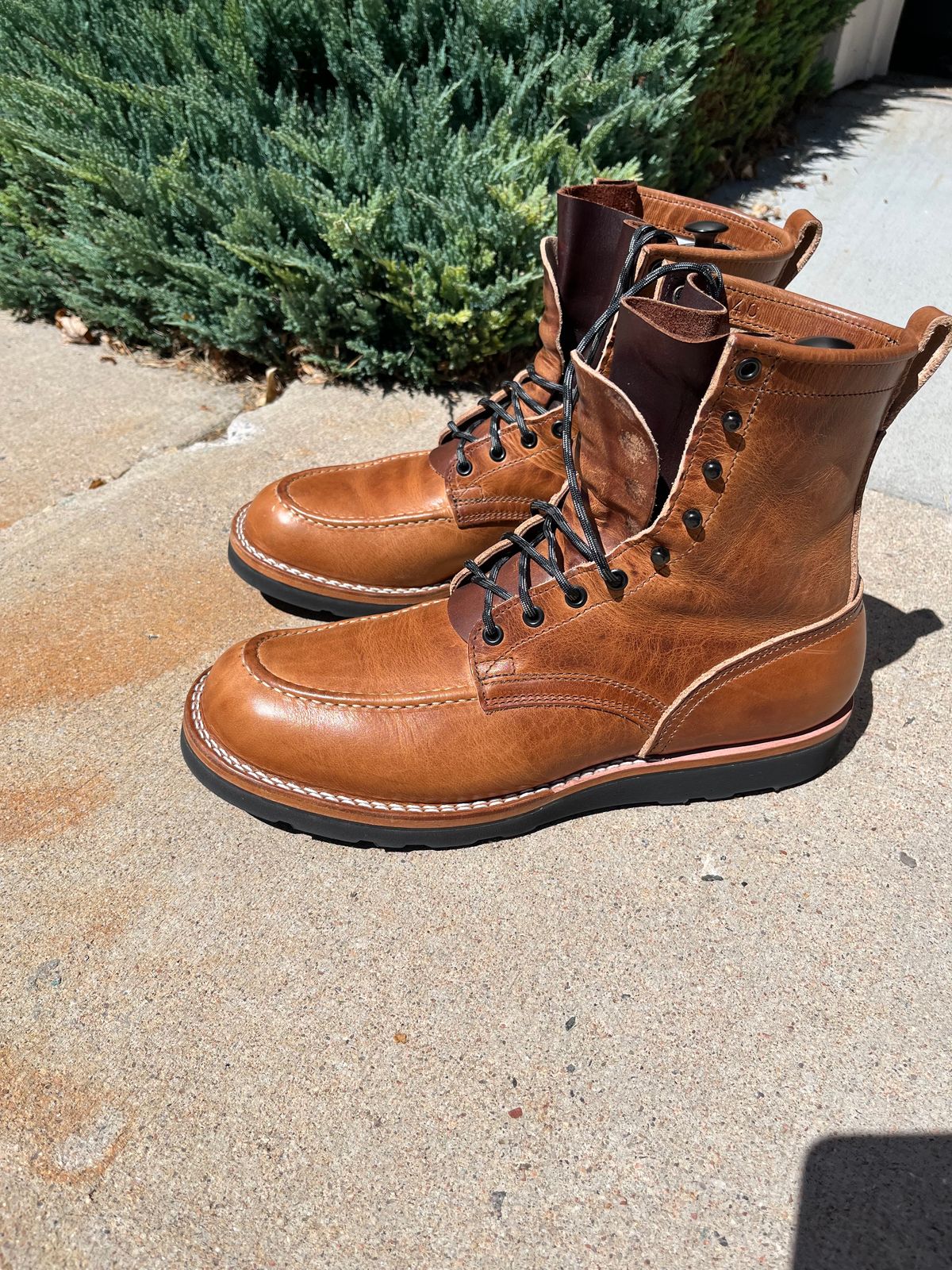 Photo by wedge64 on September 1, 2024 of the Nicks Moc Toe in Horween Natural Dublin.