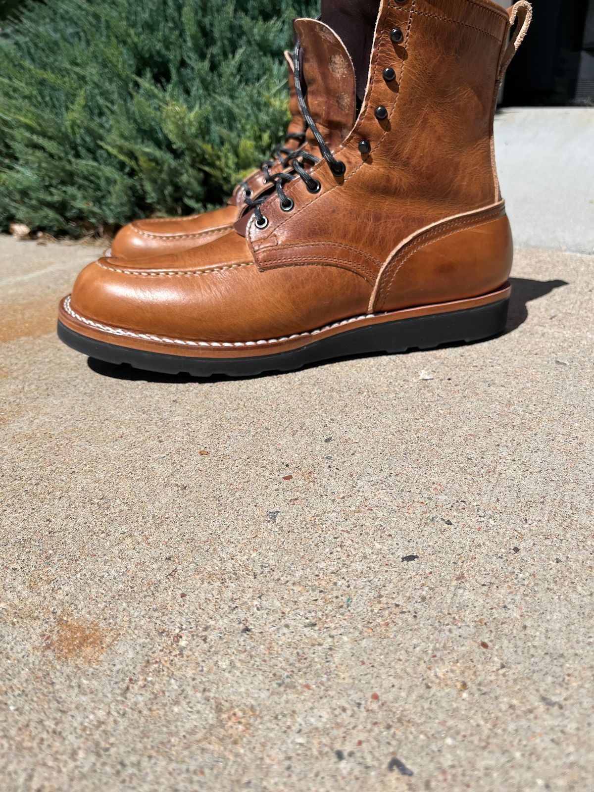 Photo by wedge64 on September 1, 2024 of the Nicks Moc Toe in Horween Natural Dublin.